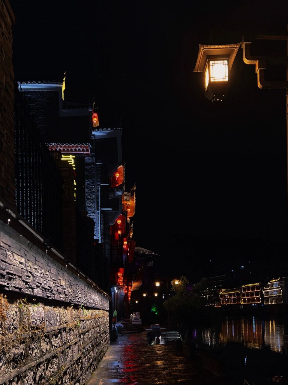 凤凰古城|朋友圈古城文案|北有平遥南有凤 16615等  一城烟雨只为