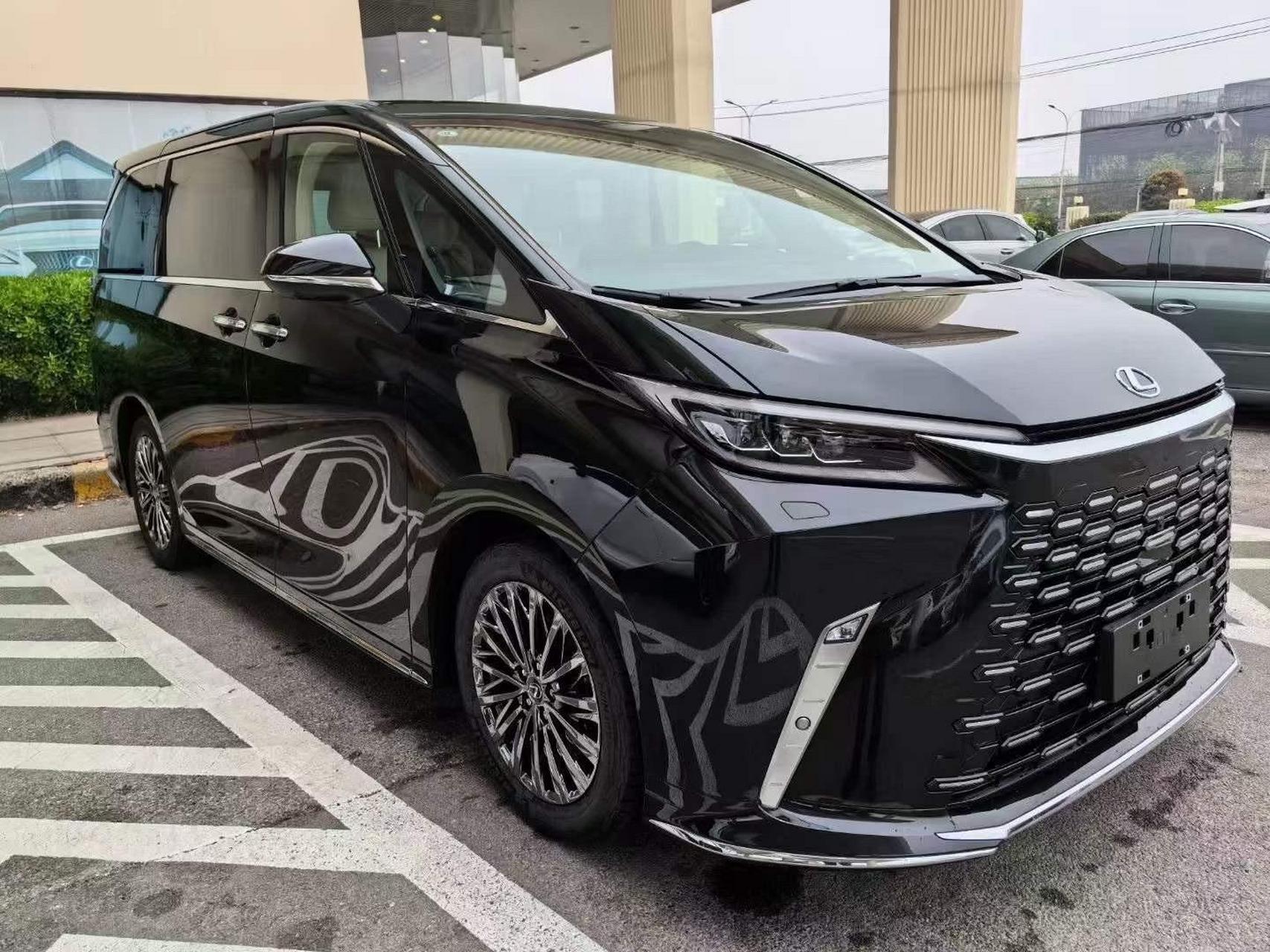 雷克萨斯lm 商务车天花板  lm500h 2.4t 混动 6座 黑米现车