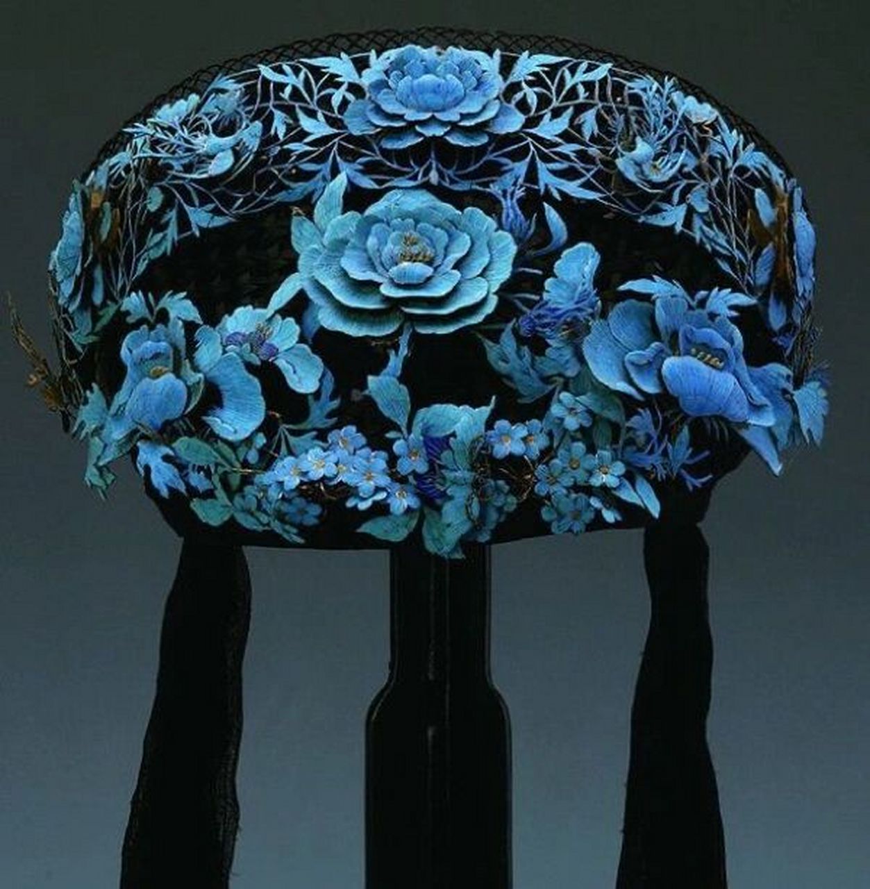 点翠工艺是中国一项传统的金银首饰制作工艺 , 古时候用翠鸟背部晾鲻