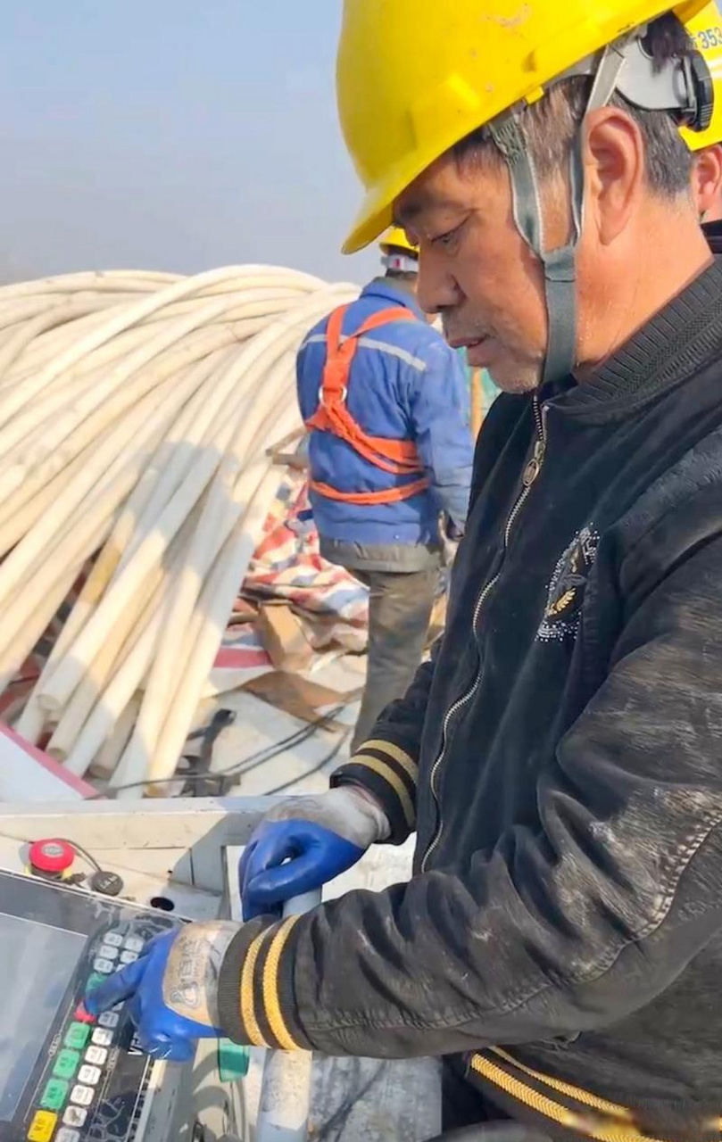 【353省道江都先导段工程复工】"我们是大年初八开始陆续复工的,这