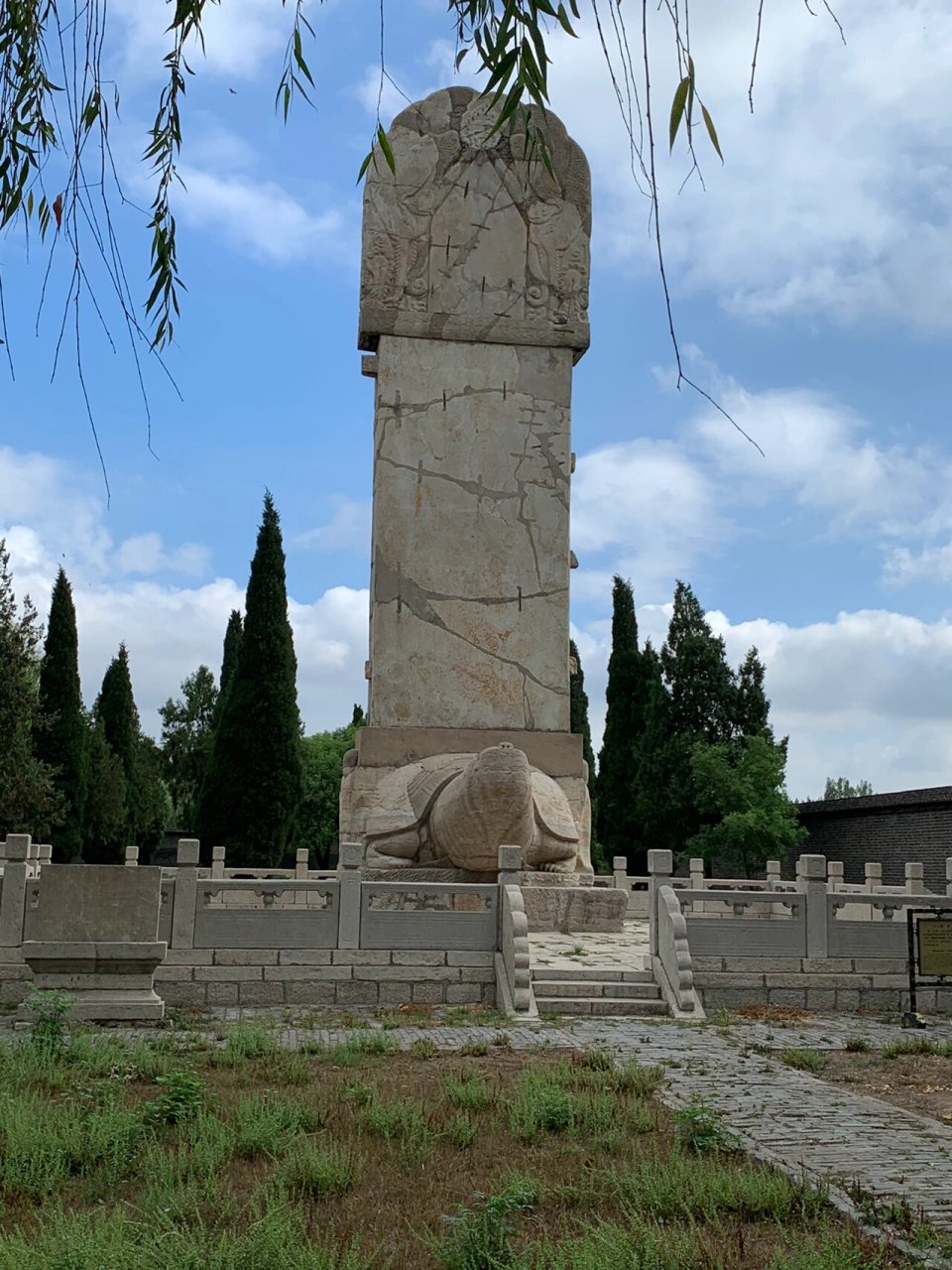 曲阜少昊陵万人愁碑中国石碑之最宋国家工程 万人愁碑是少昊陵前一