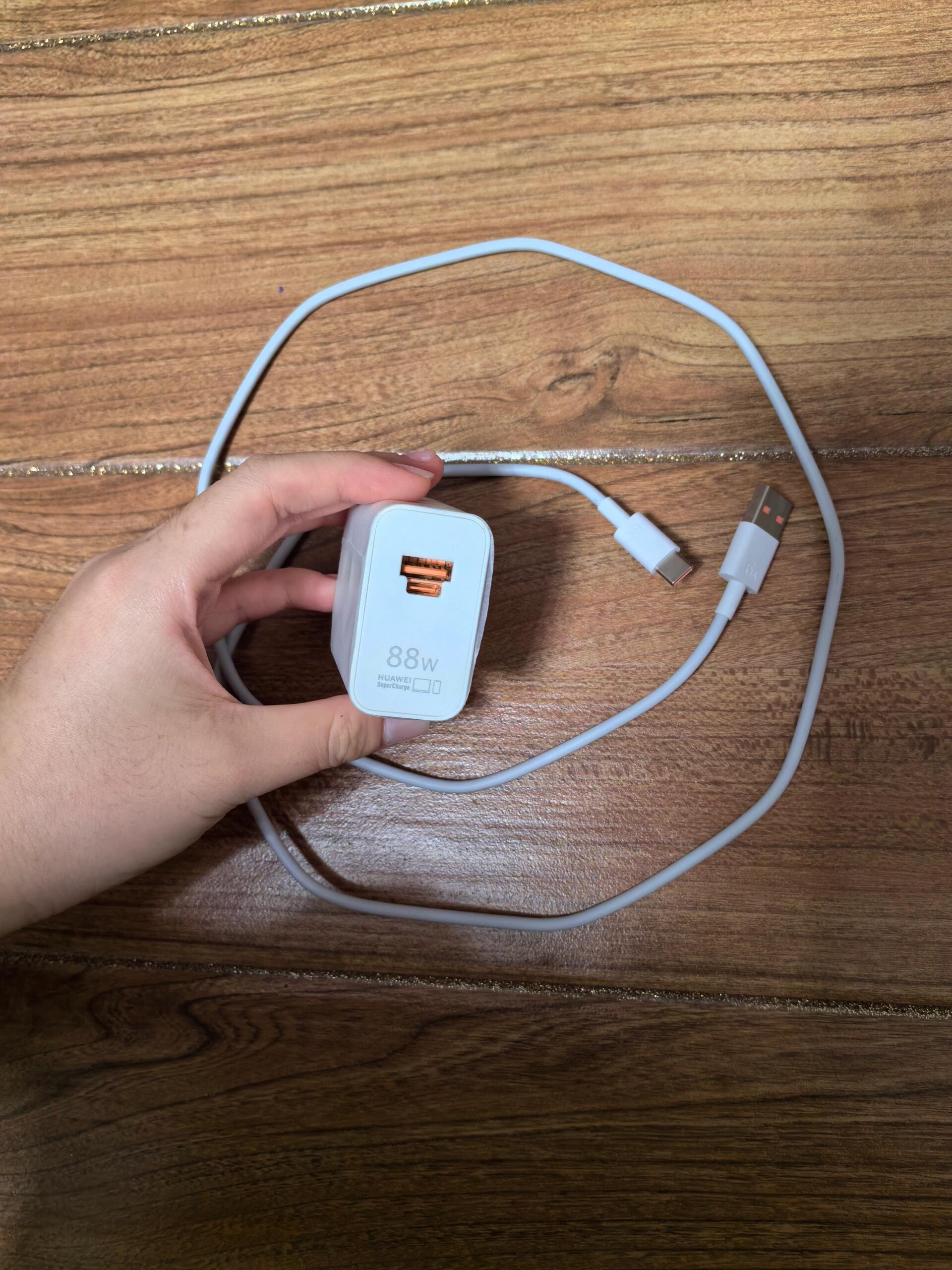 华为mate 60 pro自带充电器