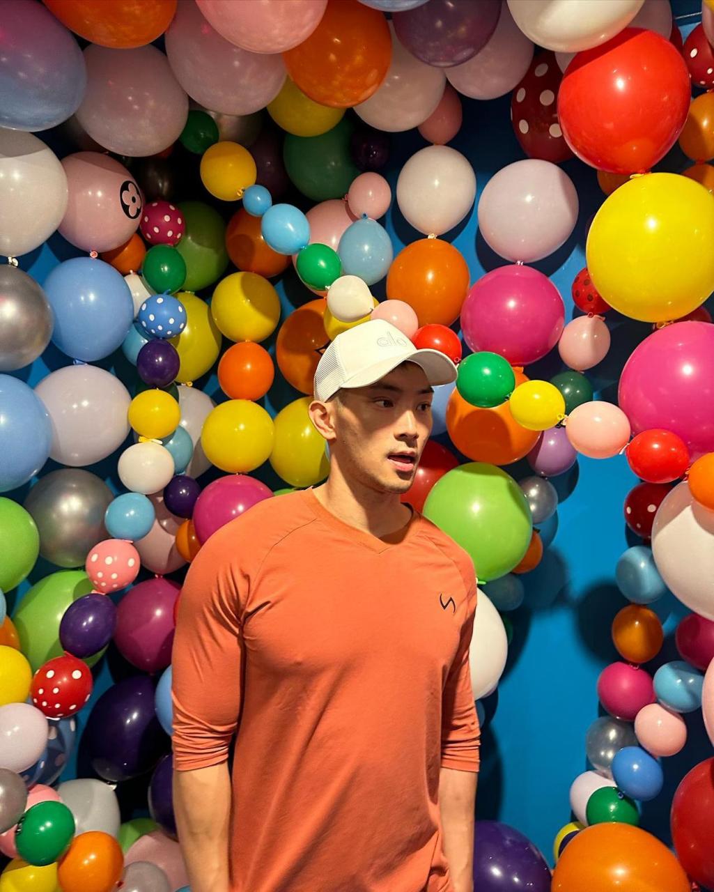 包晗 eric east 脸都这么瘦了,居然还打瘦脸针,真的是个精致的小哥哥