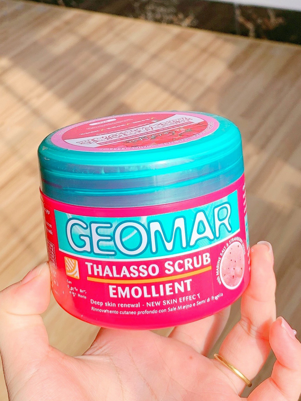 哇哦哦～ 吉儿玛草莓磨砂膏 把甜甜的草莓酱涂身上 今天这个!