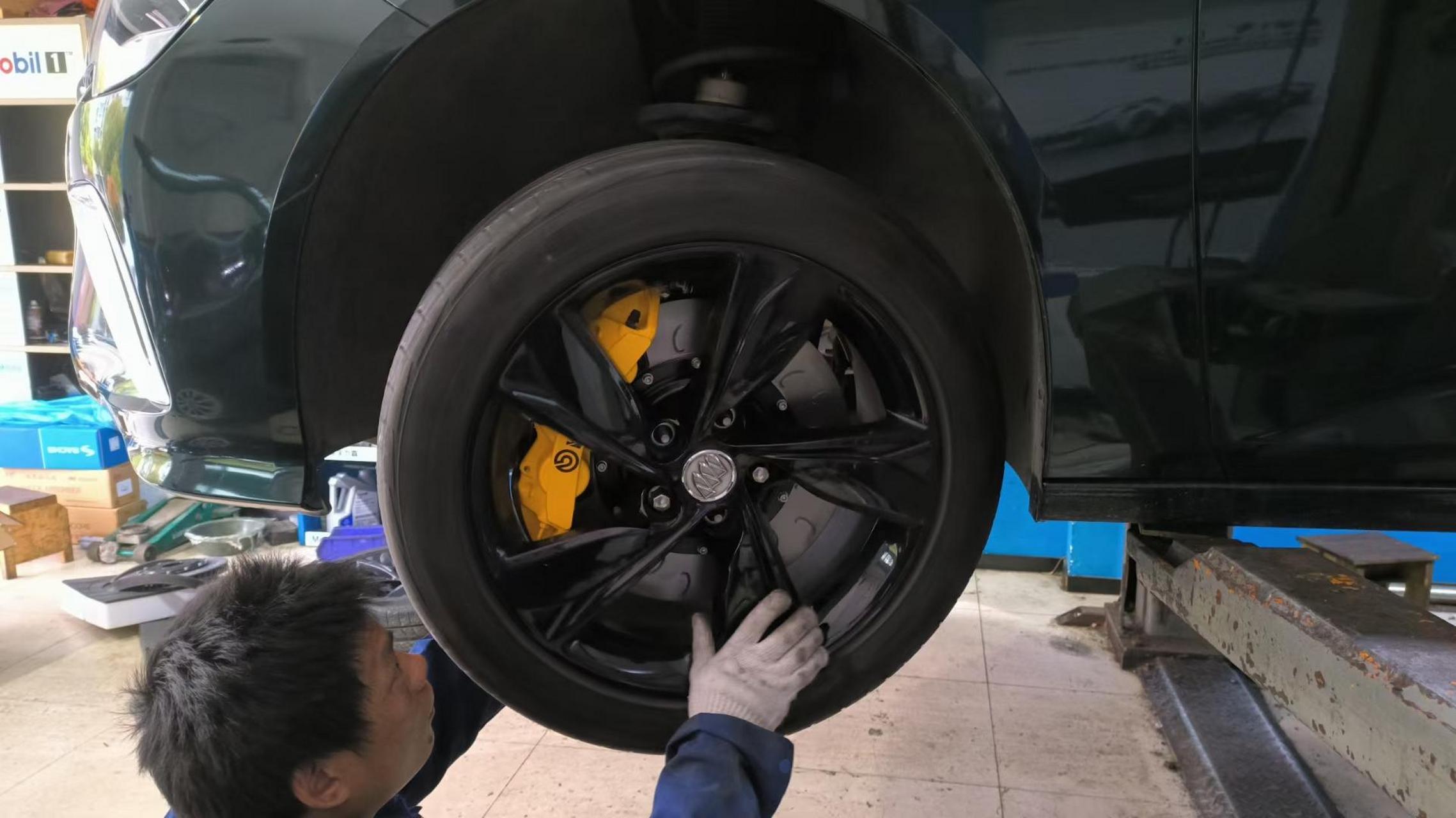 别克君威gs刹车卡钳brembogt6.