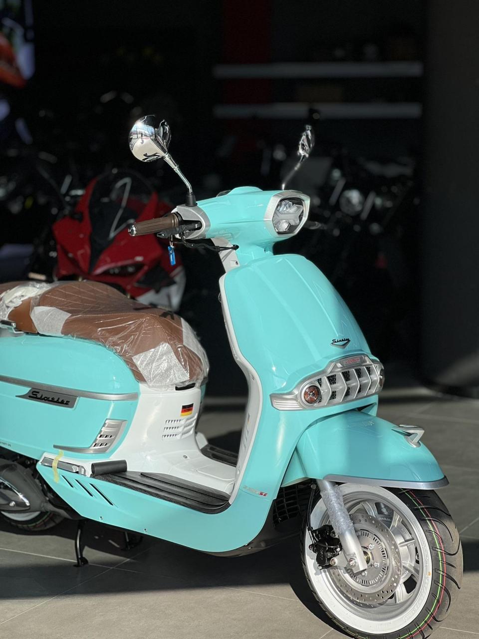 维多利亚150si 蒂芙尼蓝.实车颜色是真好看  喜提新车女骑