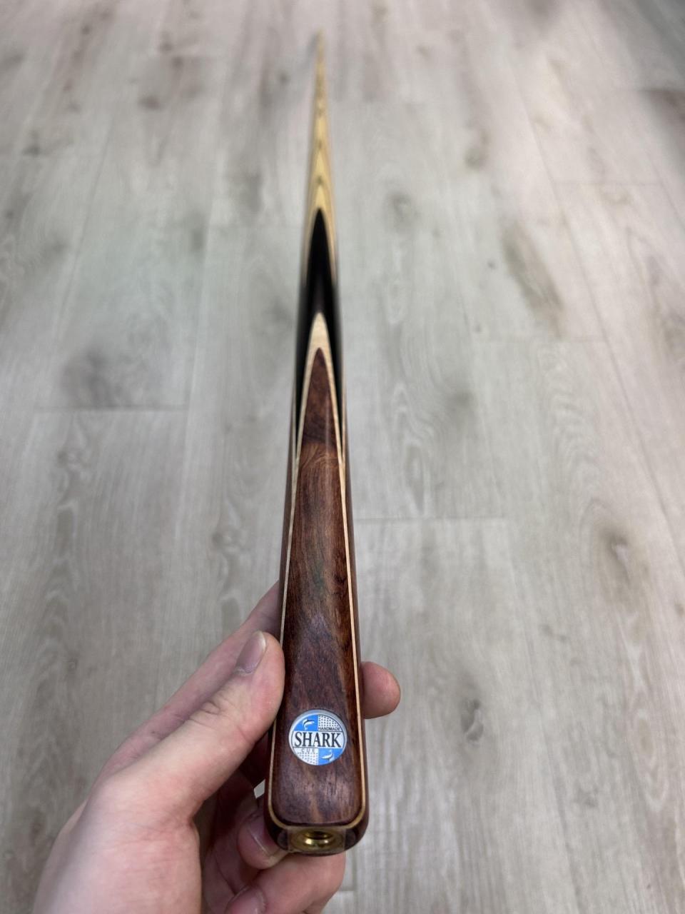得堡鲨鱼黑牌球杆(库存全新)7 相信大家对鲨鱼球杆这个老品牌都不会