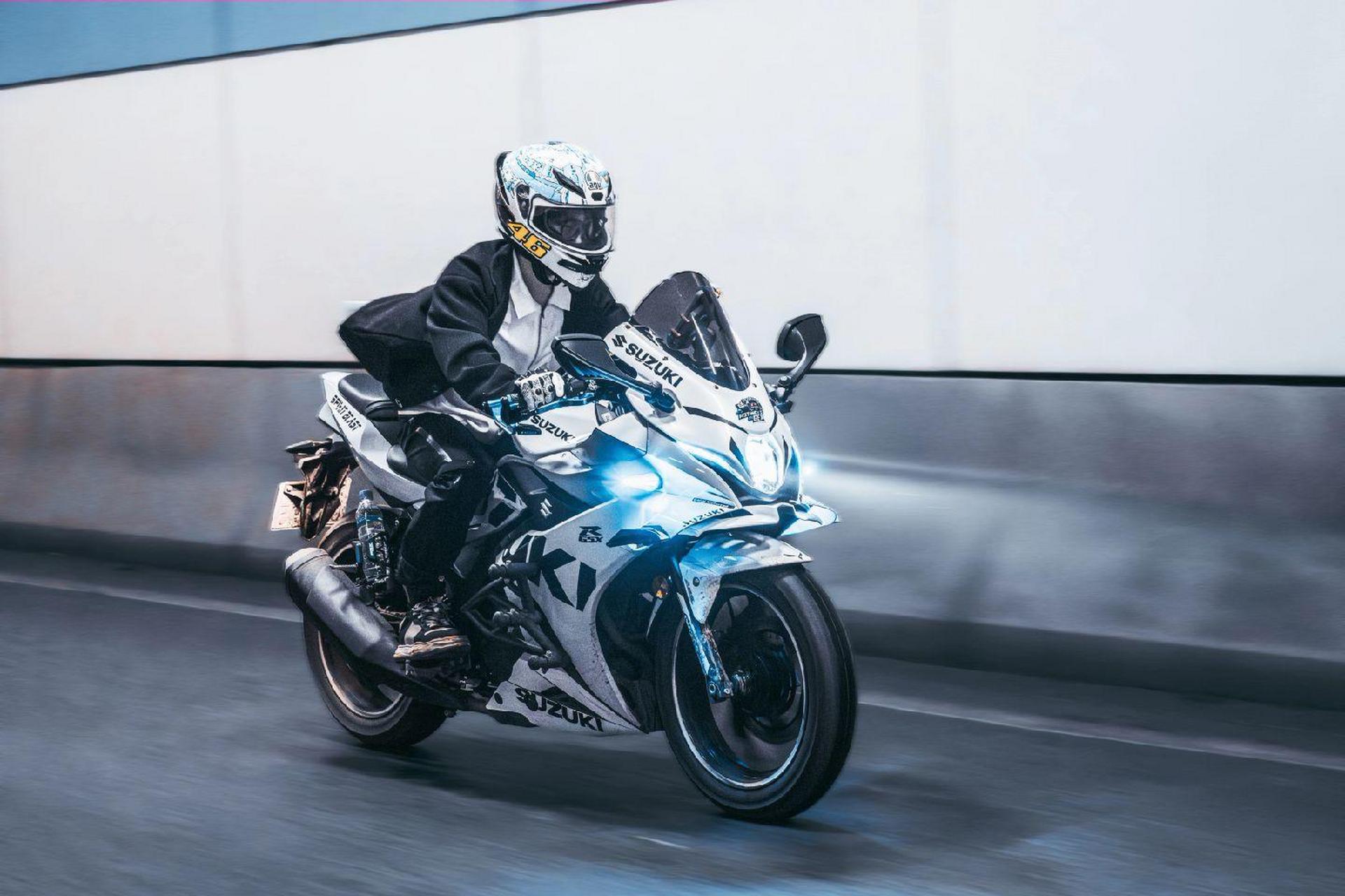 一黑一白两台铃木小小r,你更喜欢哪一个呢?