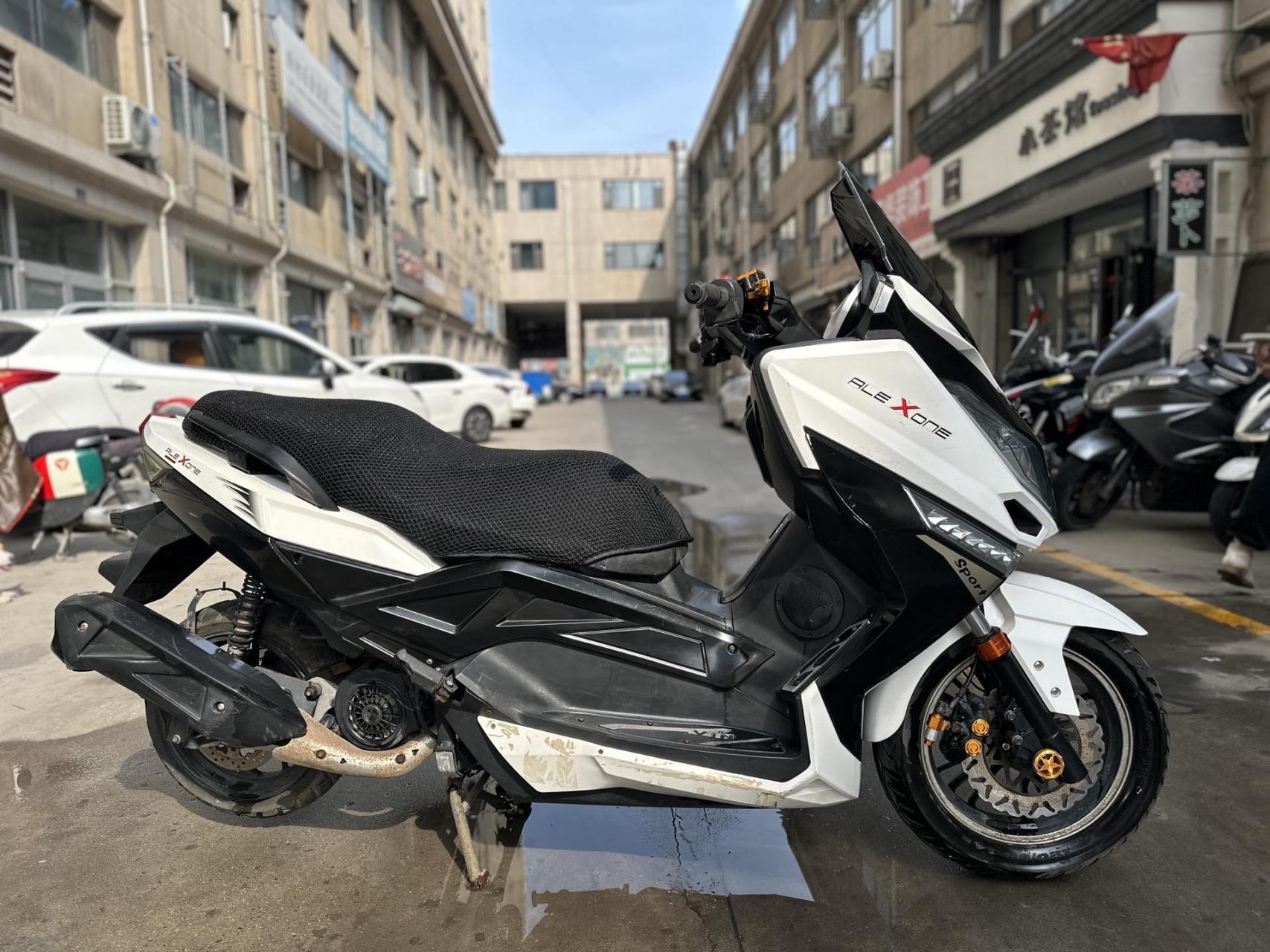 马杰斯特t9大踏板  带蓝牙音响 车挺板正 发动机非常好 裸车不带手续