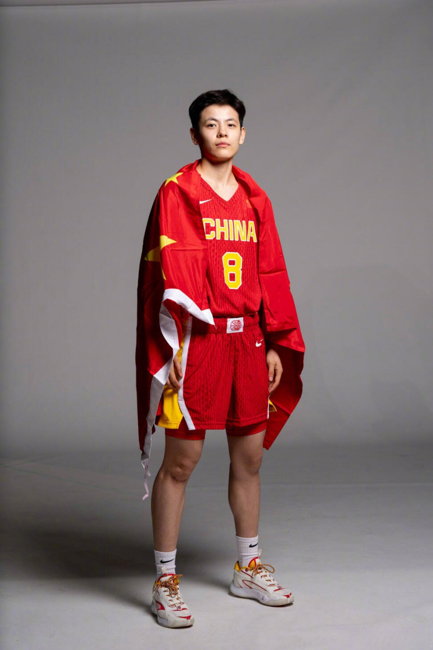 杨舒予巴黎奥运会公式照,好有冲击感的帅啊!