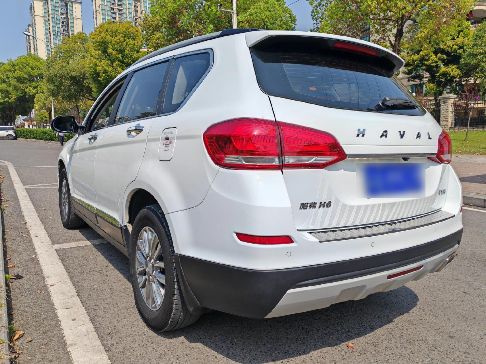 5t哈弗h6自动挡带天窗一键启动电动座椅加热,行驶了7万公里,车况完美!