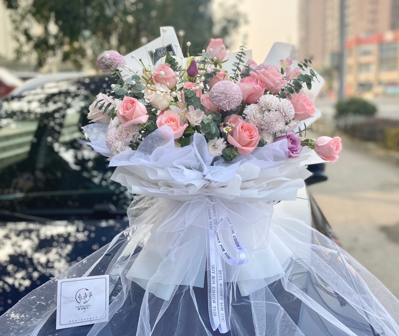 弟弟送给姐姐的生日花束 订花人没有要求 只说了预算 因为是送姐姐 就