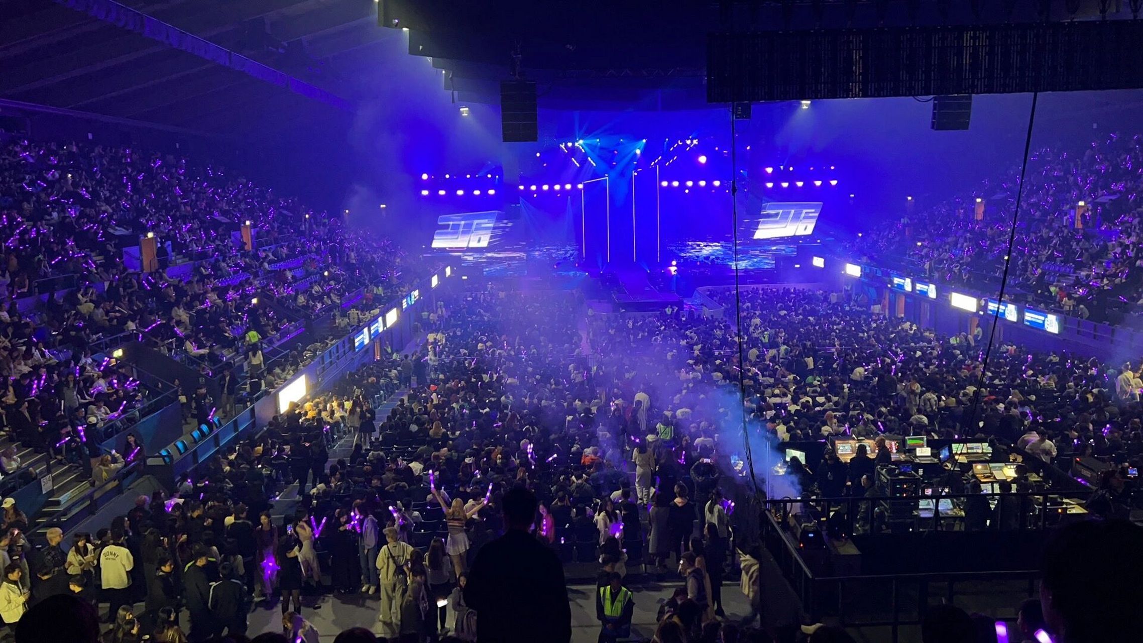 1/5.2去观看jj的朋友们的介绍! 1.我们是下午五点多坐地铁过去的!