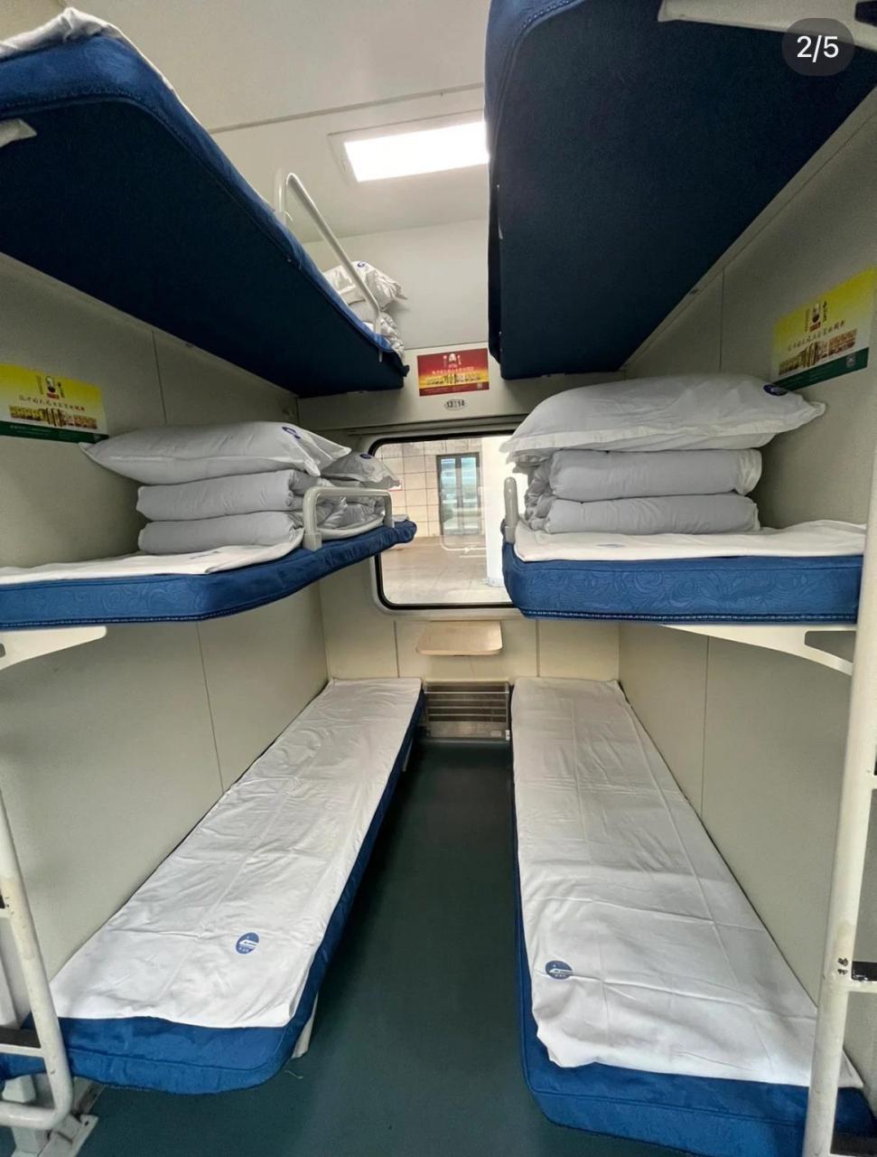 火车硬卧选哪里?中铺还是下铺🤔 二十个小时呢😭大家给个建议