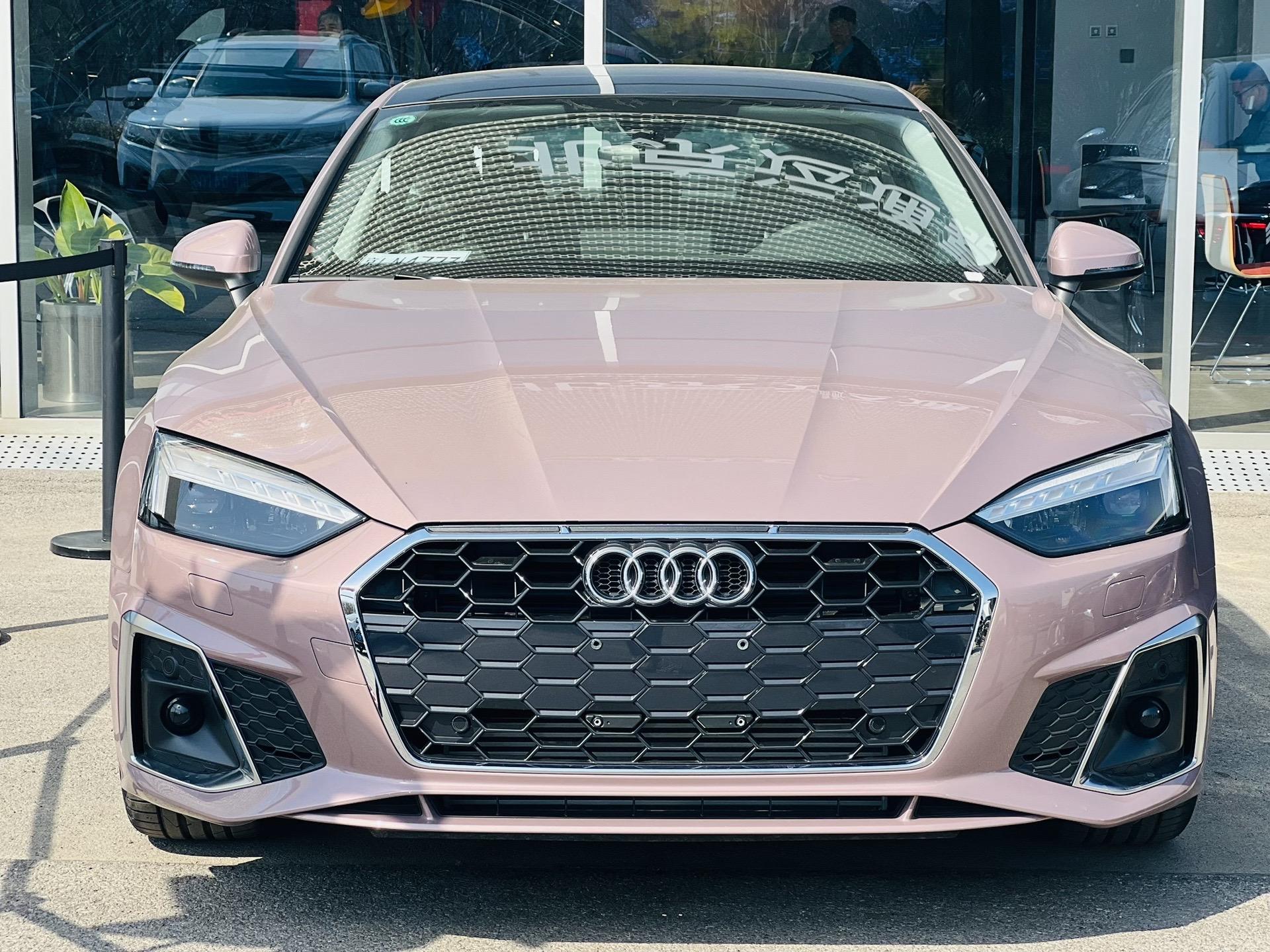 这个颜色让女生很难不爱啊🤔 最美的你应该拥有最美的轿跑🚗