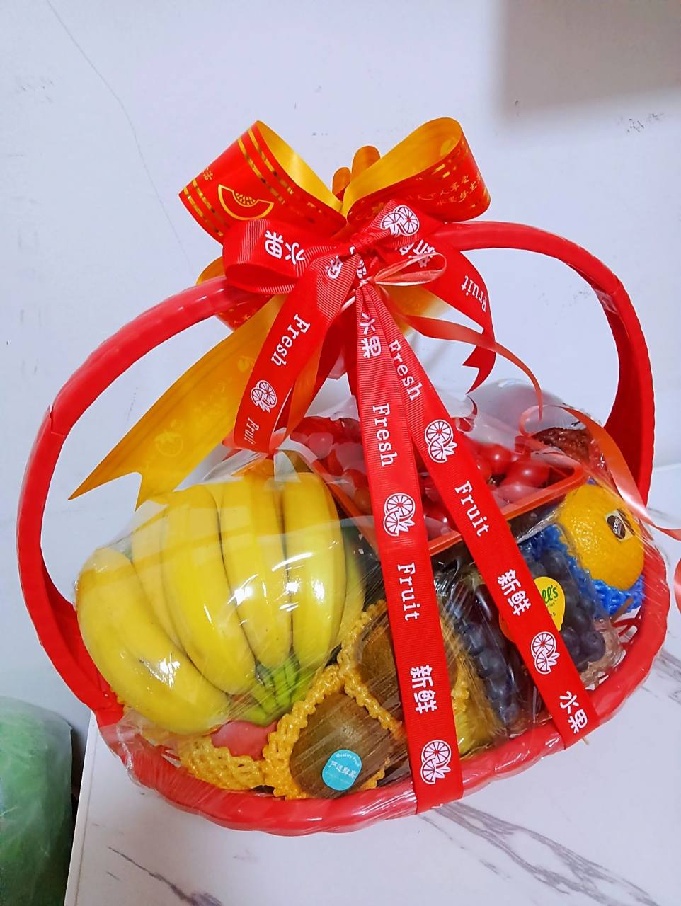 同城爆款 10块的塑料篮子 搭一些精品应季水果 12.3斤 150一个.