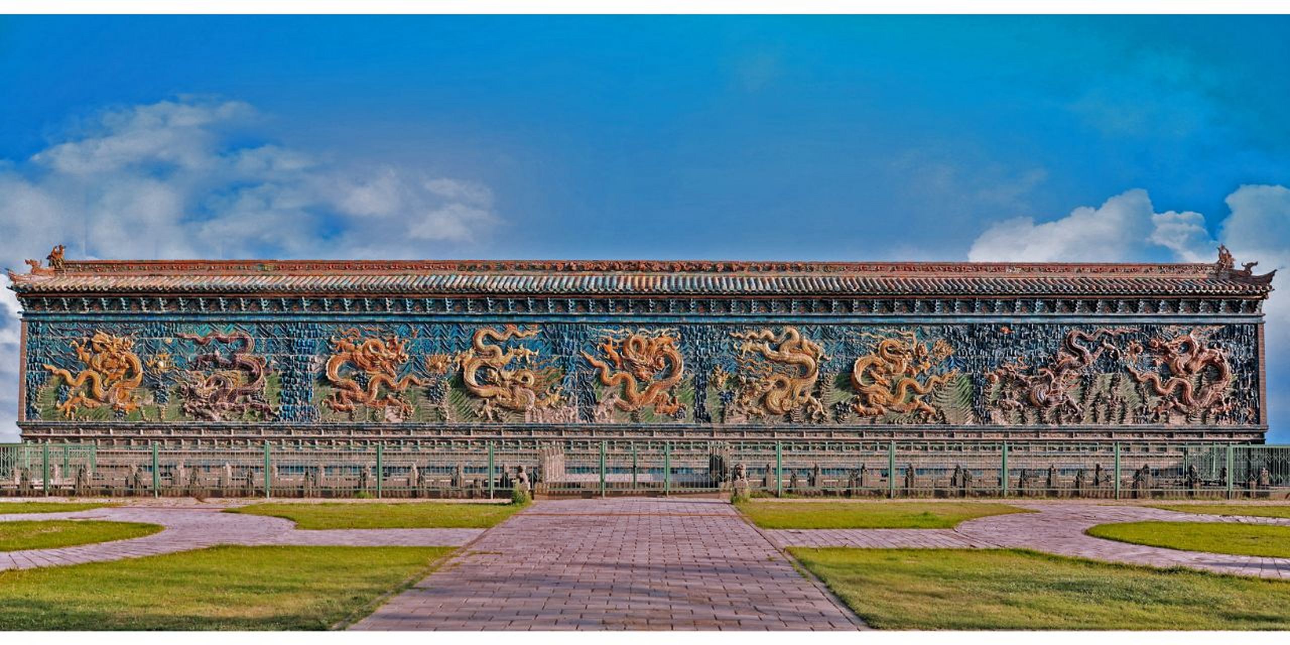 大同九龙壁 龙图腾 浮雕 大同九龙壁建于明代洪武二十五年(1392年)