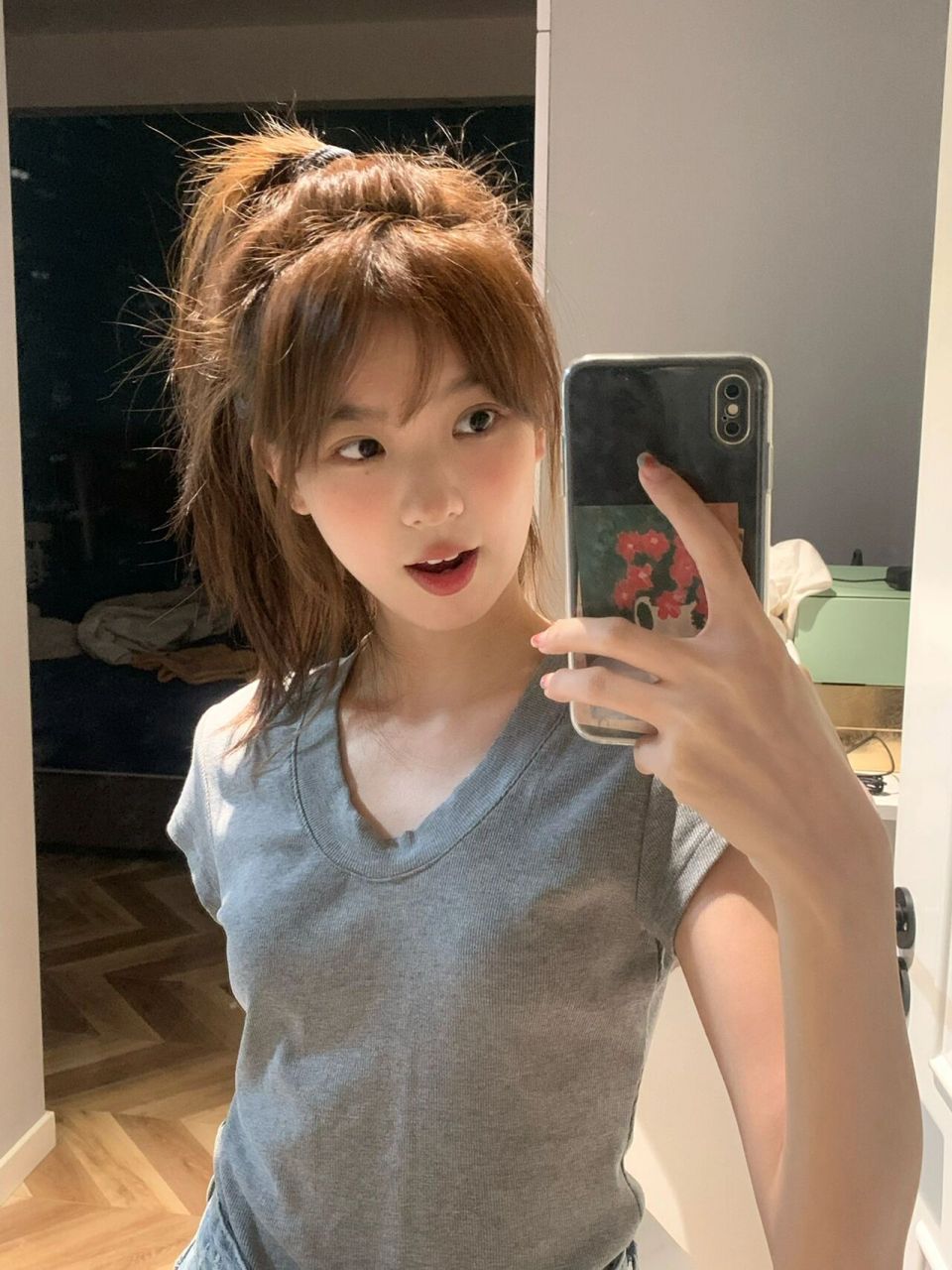 花王英国灰咖 我用了一盒 属于越洗越好看的那种 在太阳下有一点青灰