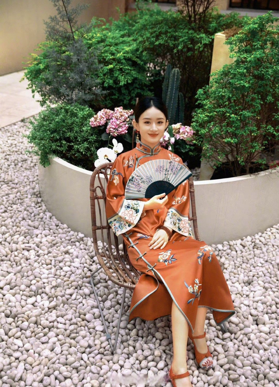 赵丽颖红色旗袍#赵丽颖与国风适配度百分百,这状态也太好了呀,和