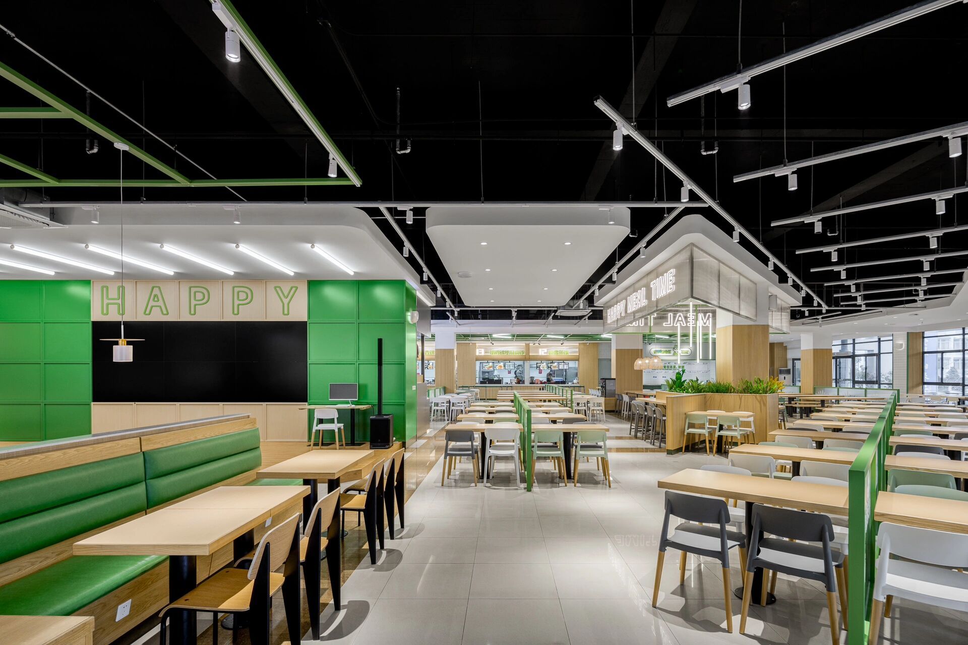 南京河海大学(江宁校区) 南京河海大学(江宁校区)内新装修的食堂,各类