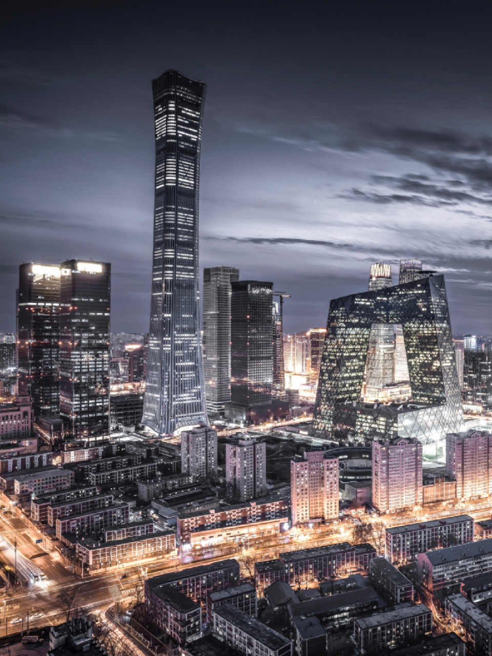 好久没发北京爬楼的笔记了,分享一张以前拍摄的国贸夜景照片吧. .