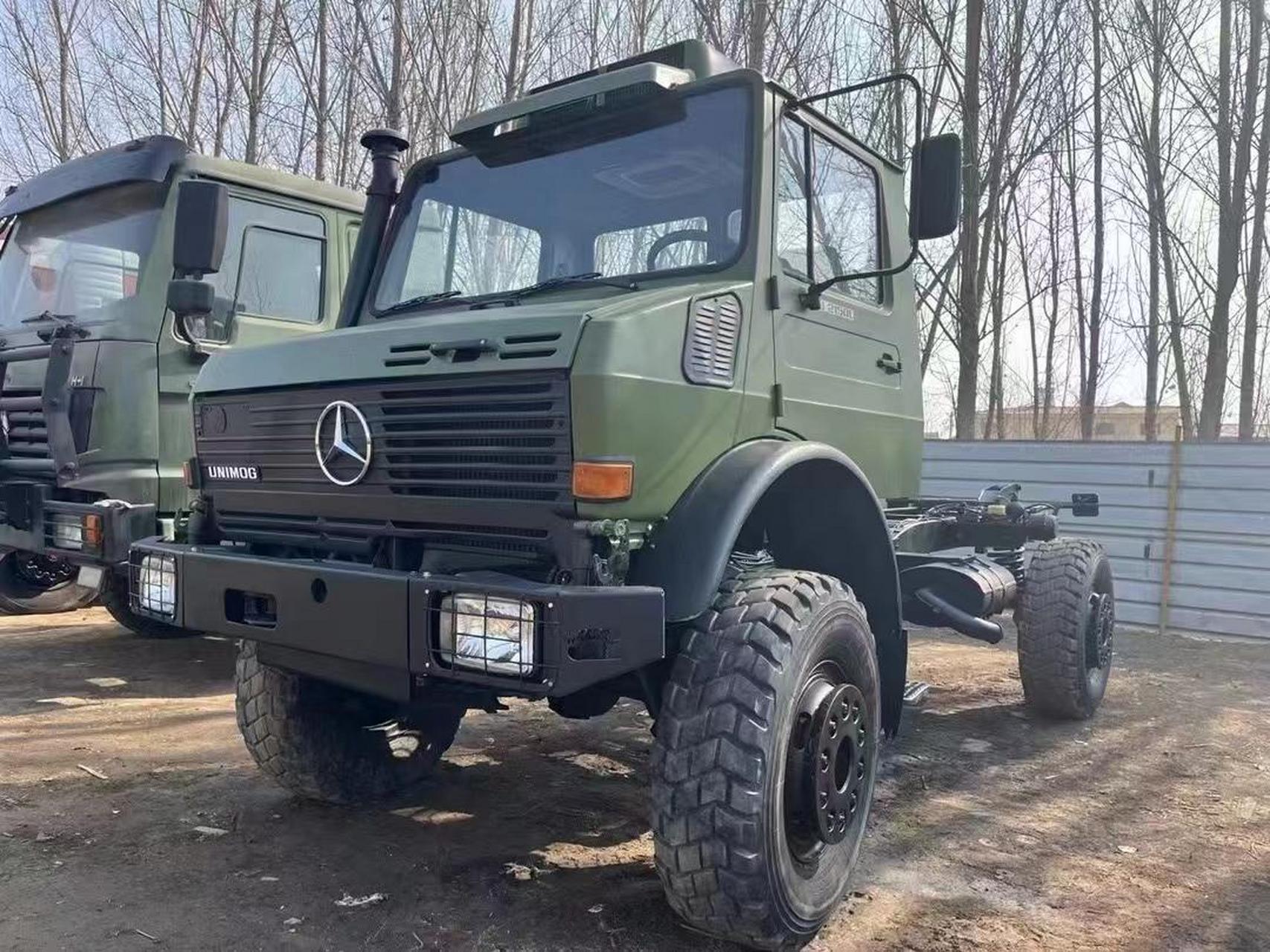 越野之王乌尼莫克u2150l,奔驰六缸发动机,240匹马力,三把锁四驱强劲有