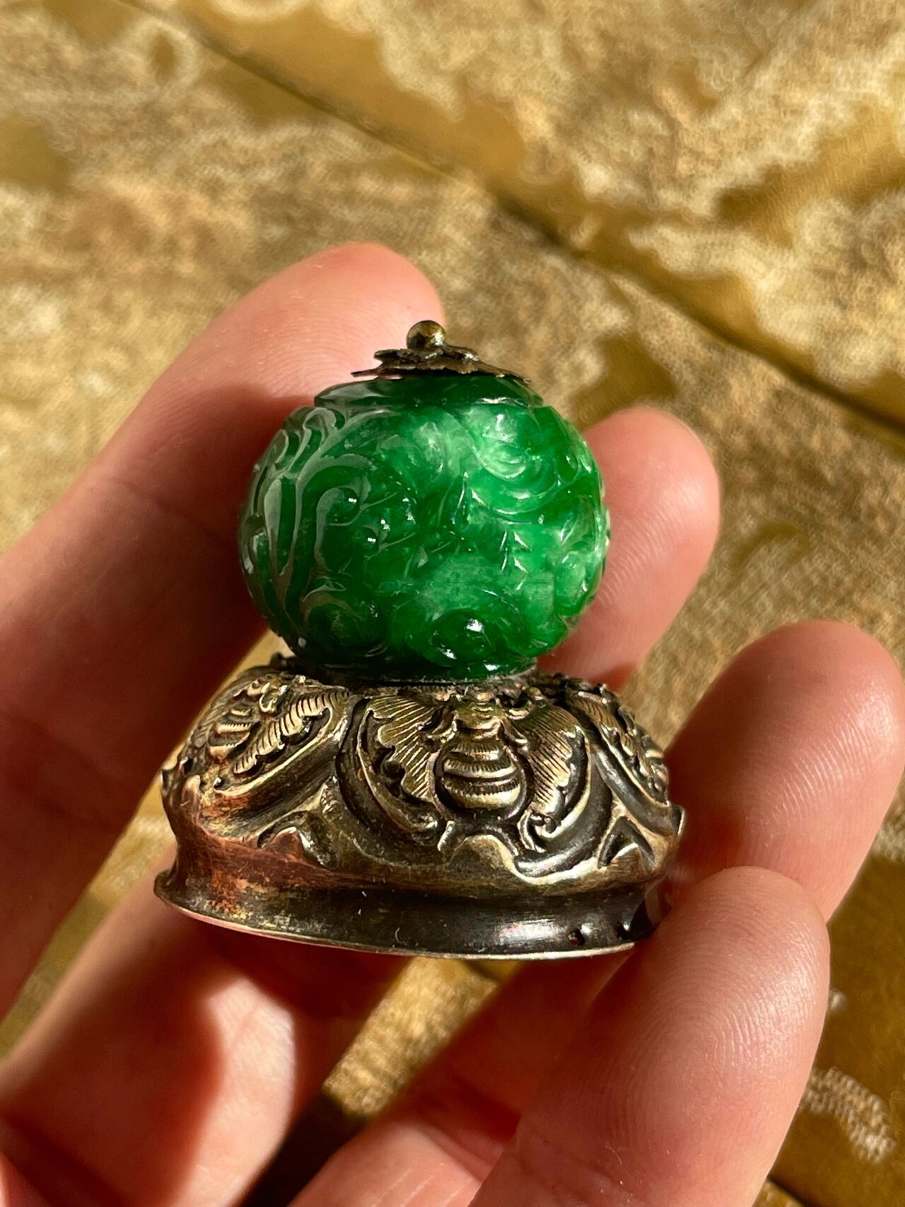 清代 收藏级别 满绿 翡翠 官帽 顶珠! 清代 满绿 翡翠 官帽 顶珠 !