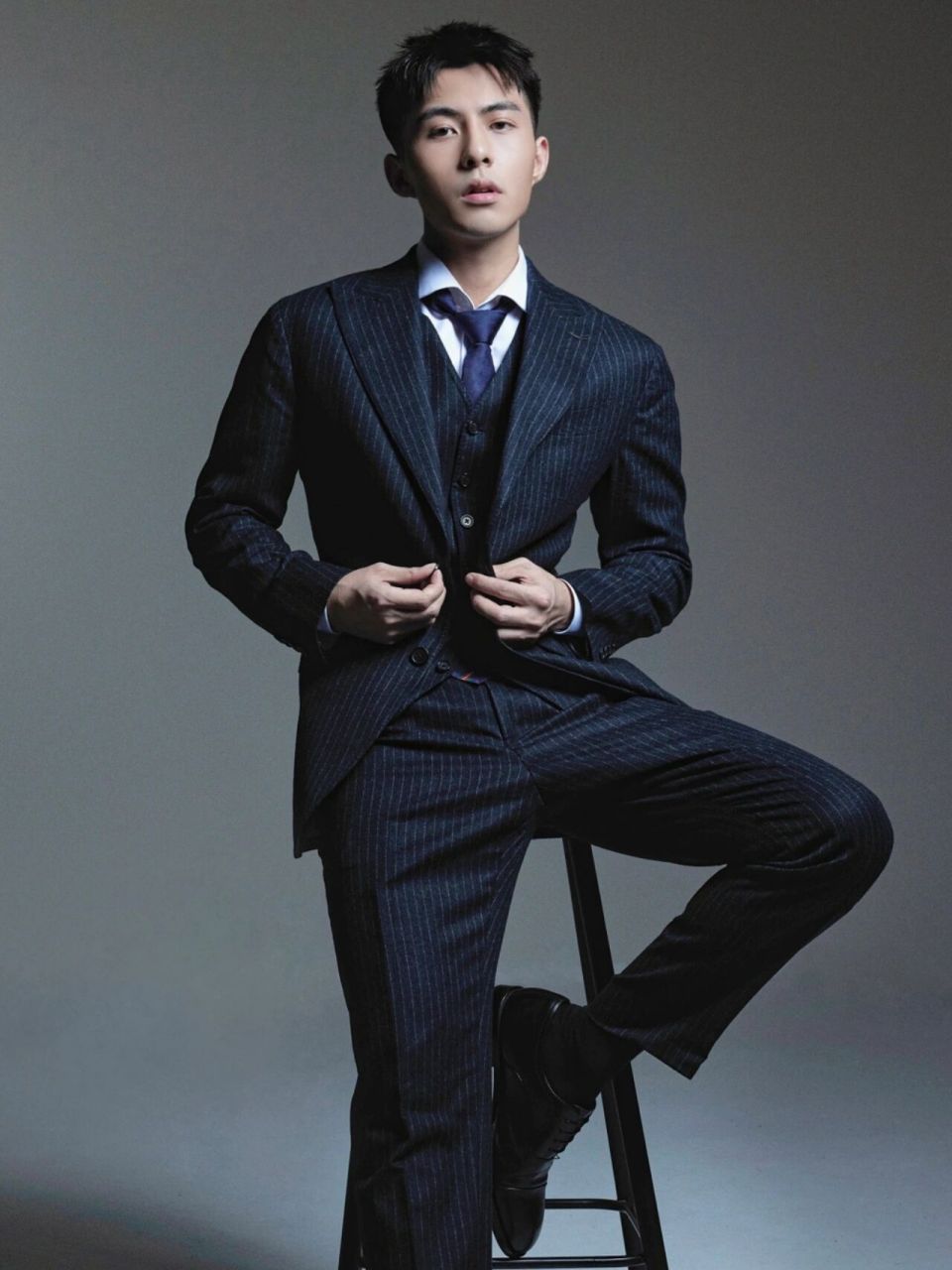 也不能忘记更新小红书呀060606 #形象照# #西装定制# #正装