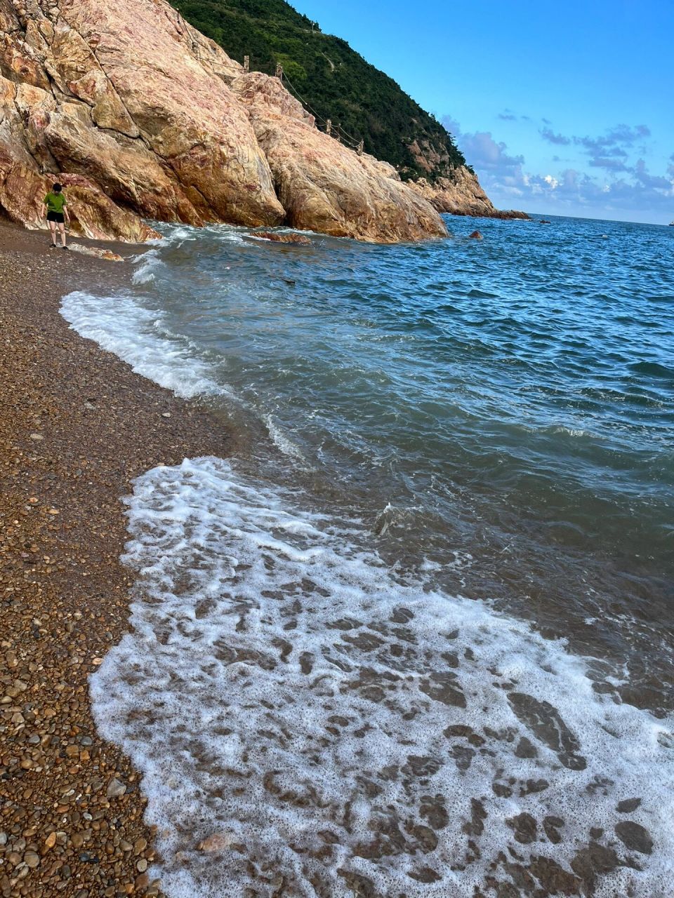 16615我们高铁从杭州东站-温岭站,然后定的民宿是在珍珠滩这附近