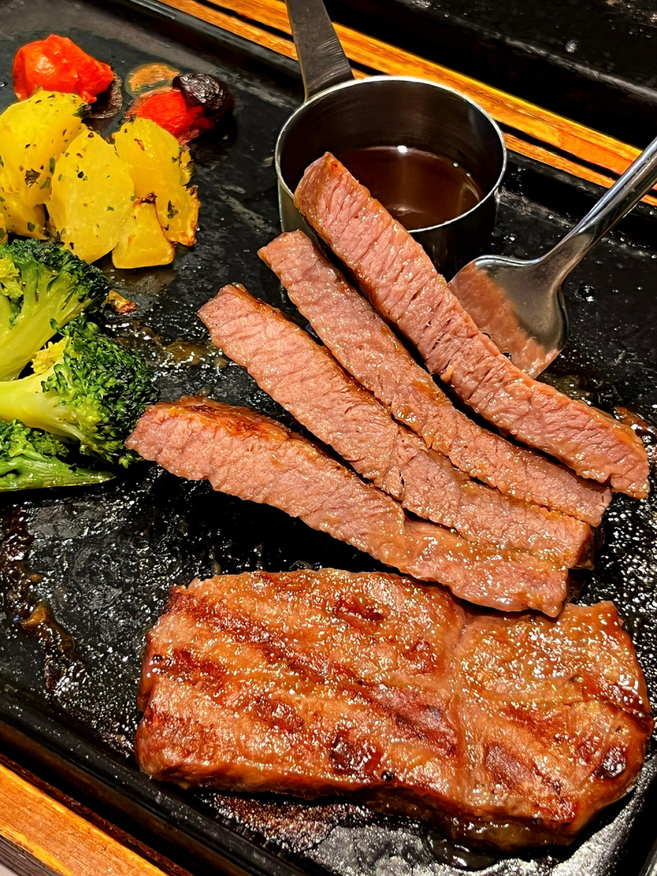 必胜客炭烤牛排别轻易点…… 不然你就会像我这样…为了一口牛排一直