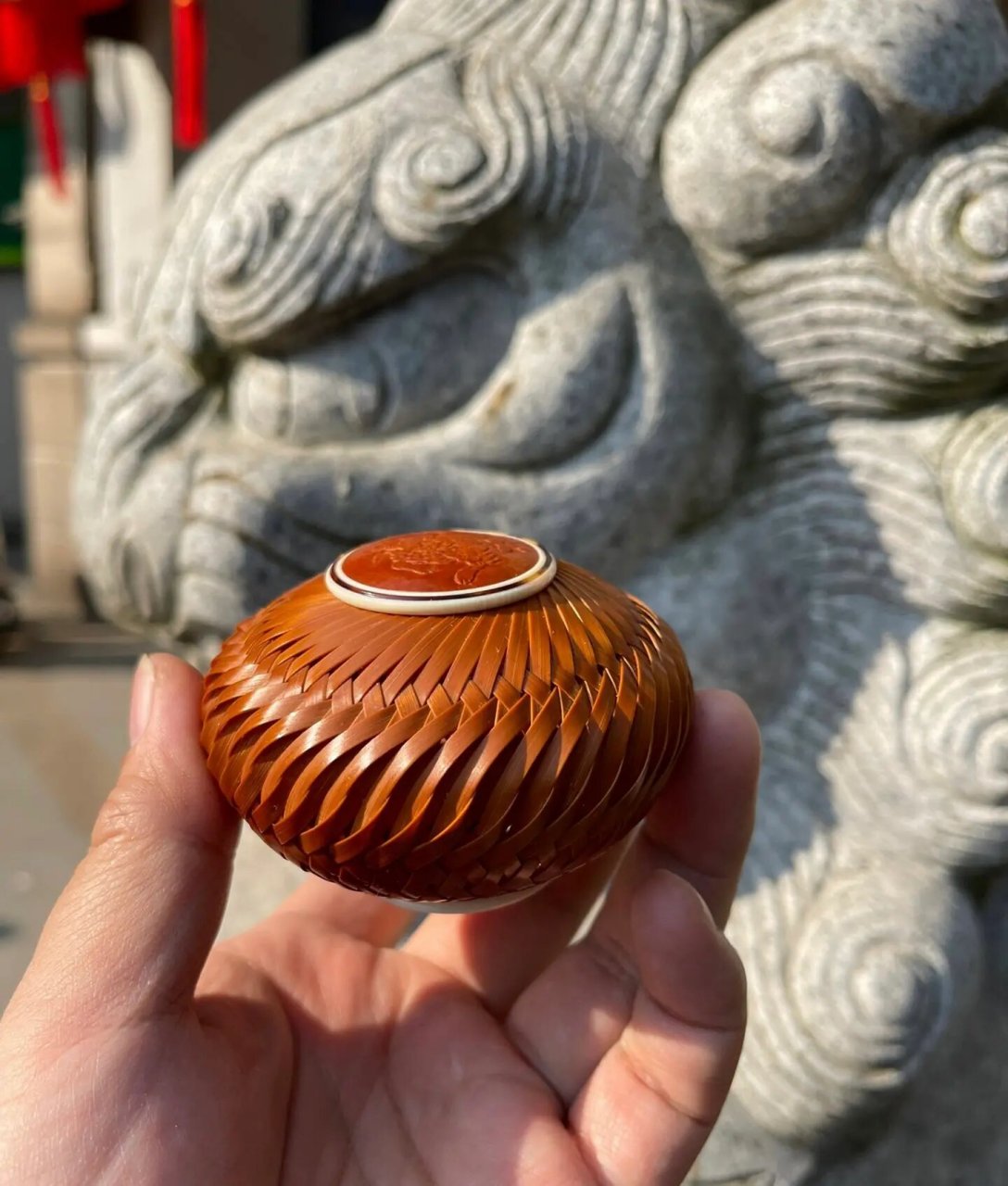 海派精工镶嵌,志均压花.竹笼养晒多年反色均润大红袍.极品玩意儿.