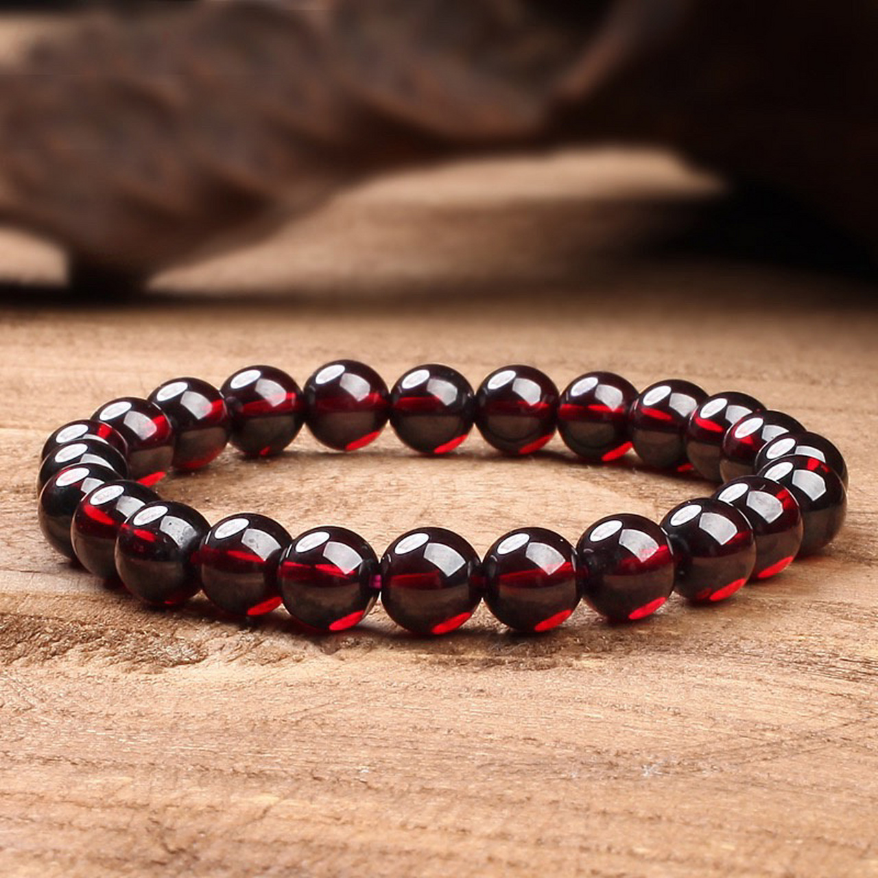 石榴石的功效与作用佩戴禁忌缓解痛经的石子 石榴石具有改善血液循环