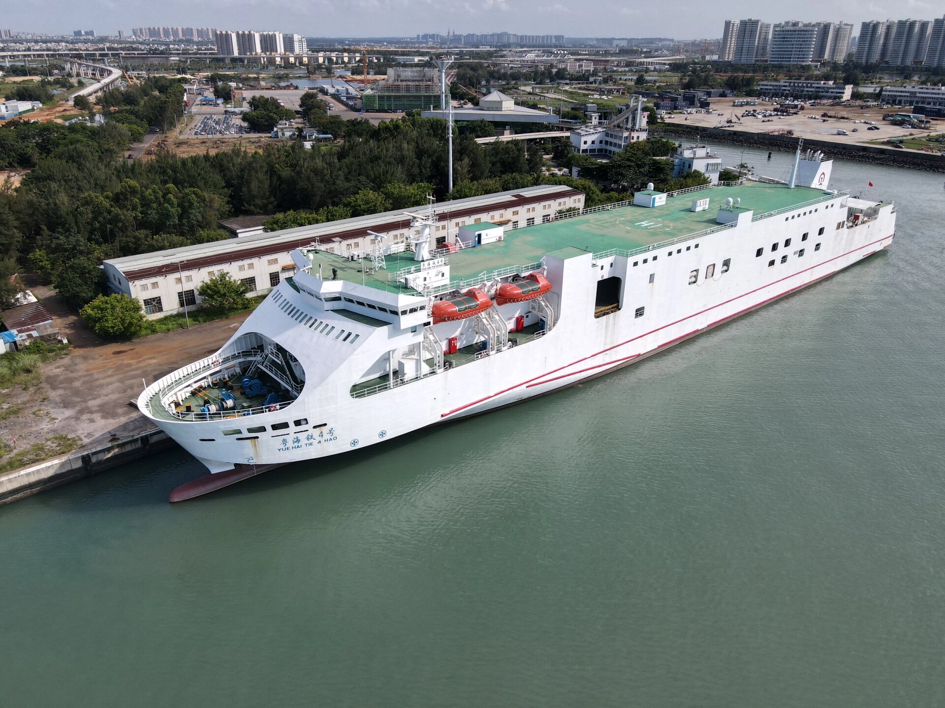 海口轮渡新海港与南港航拍实况对比