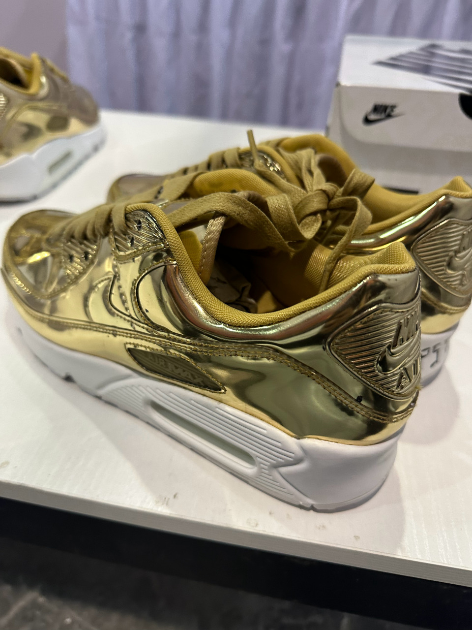 今天收到一双sample nike gold airmax90!还没有发售.今天520!