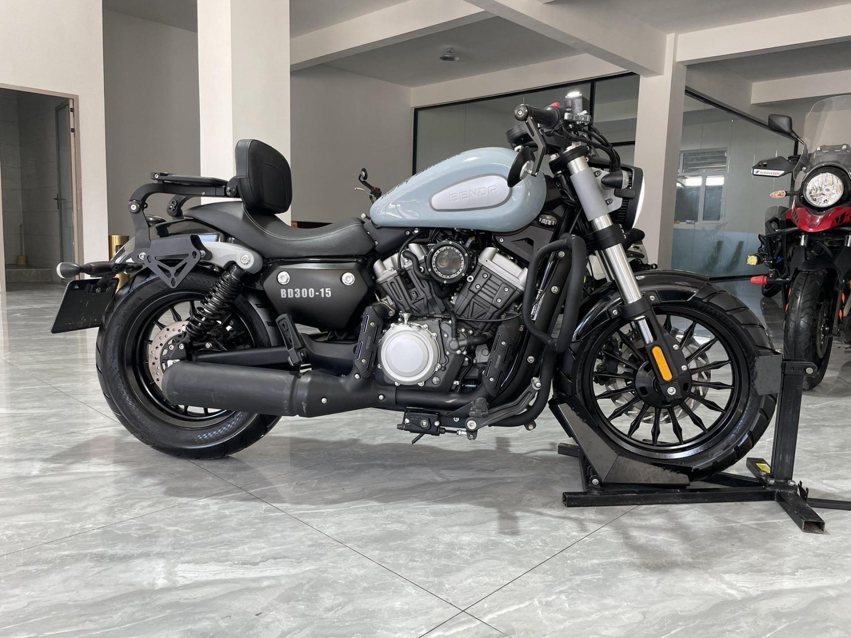 金吉拉300 私户 实表13000公里  全车95新 加装护杠 折叠靠背 改装手