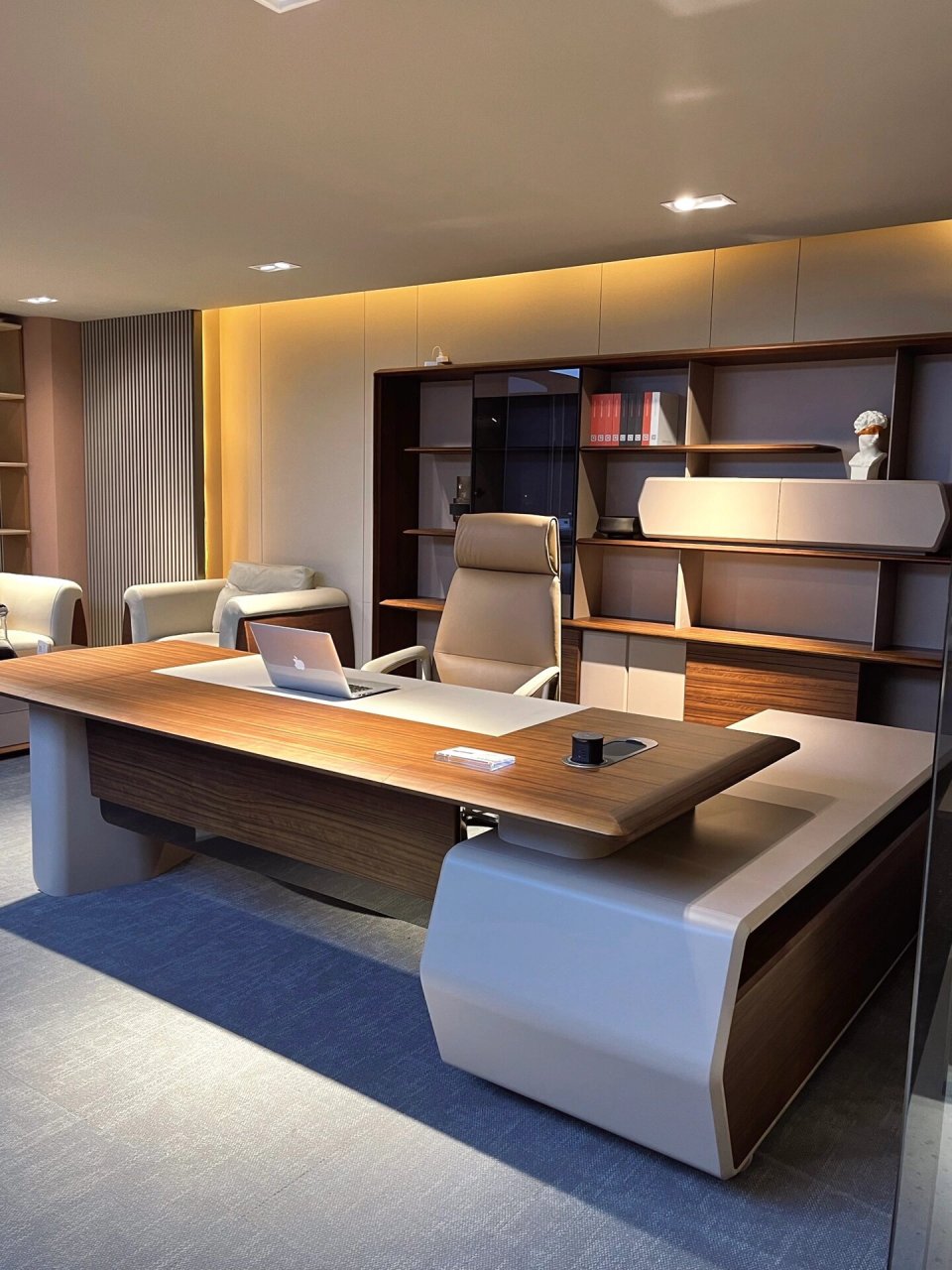 轻奢意式|高颜值总裁办公桌班台 99打破传统构造因子的芬迪系列班台