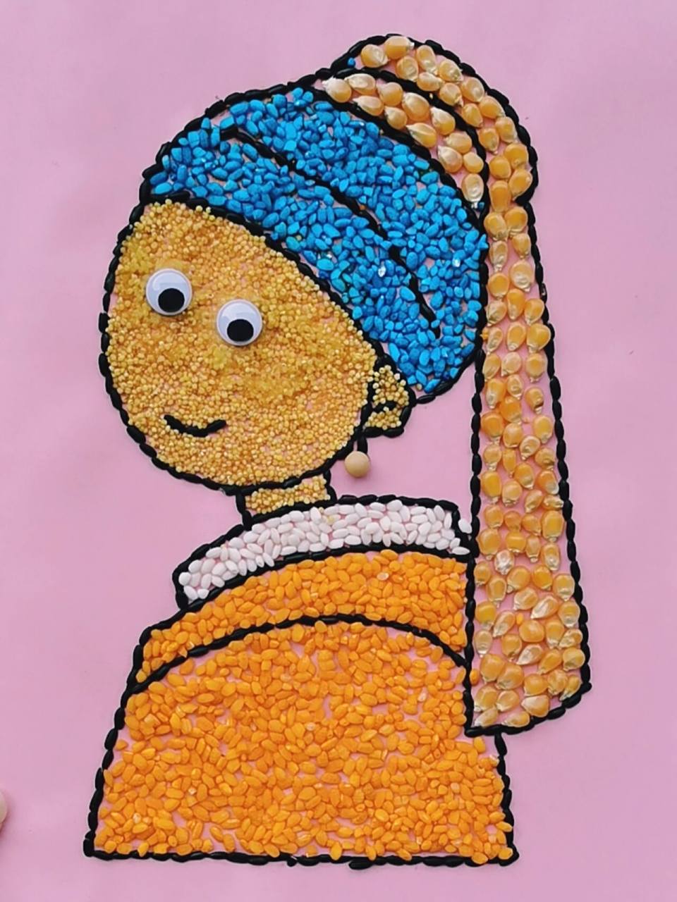 五谷杂粮豆子粘贴画【带珍珠耳环的少女米】 名画解析:一位美丽的少女