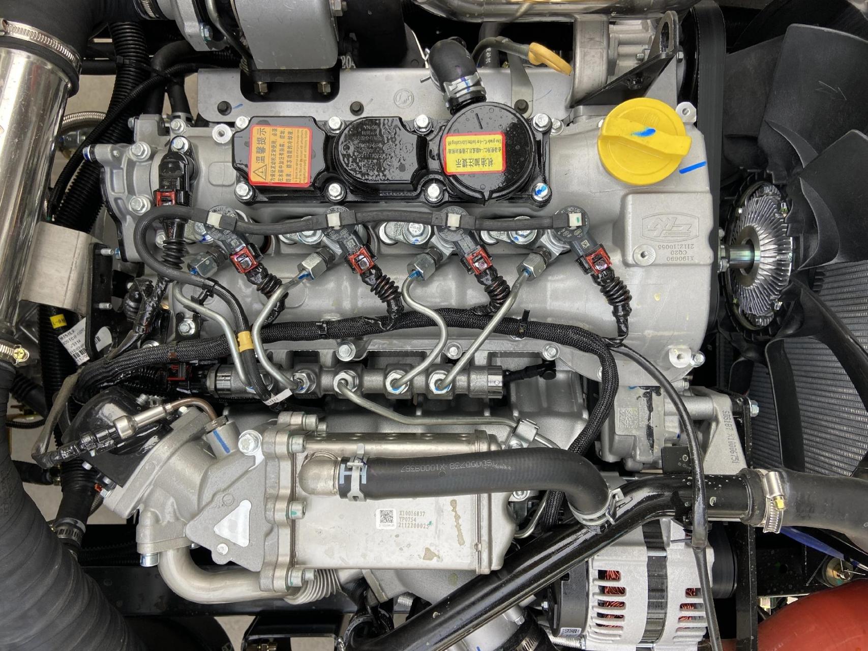 飞碟奥驰v2国六 总质量4495 标载1800 云内德威126马力发动机 5速万里