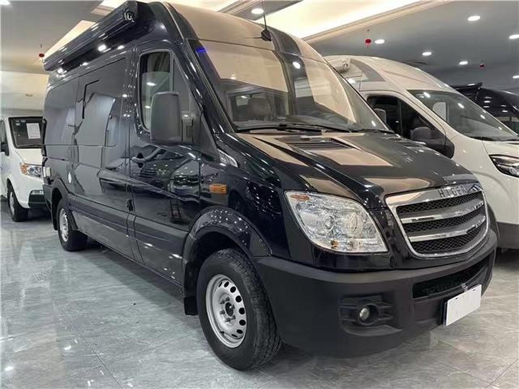 2016款金龙海格b型房车 表显里程:3万公里 上牌日期:2016年12月 外廓