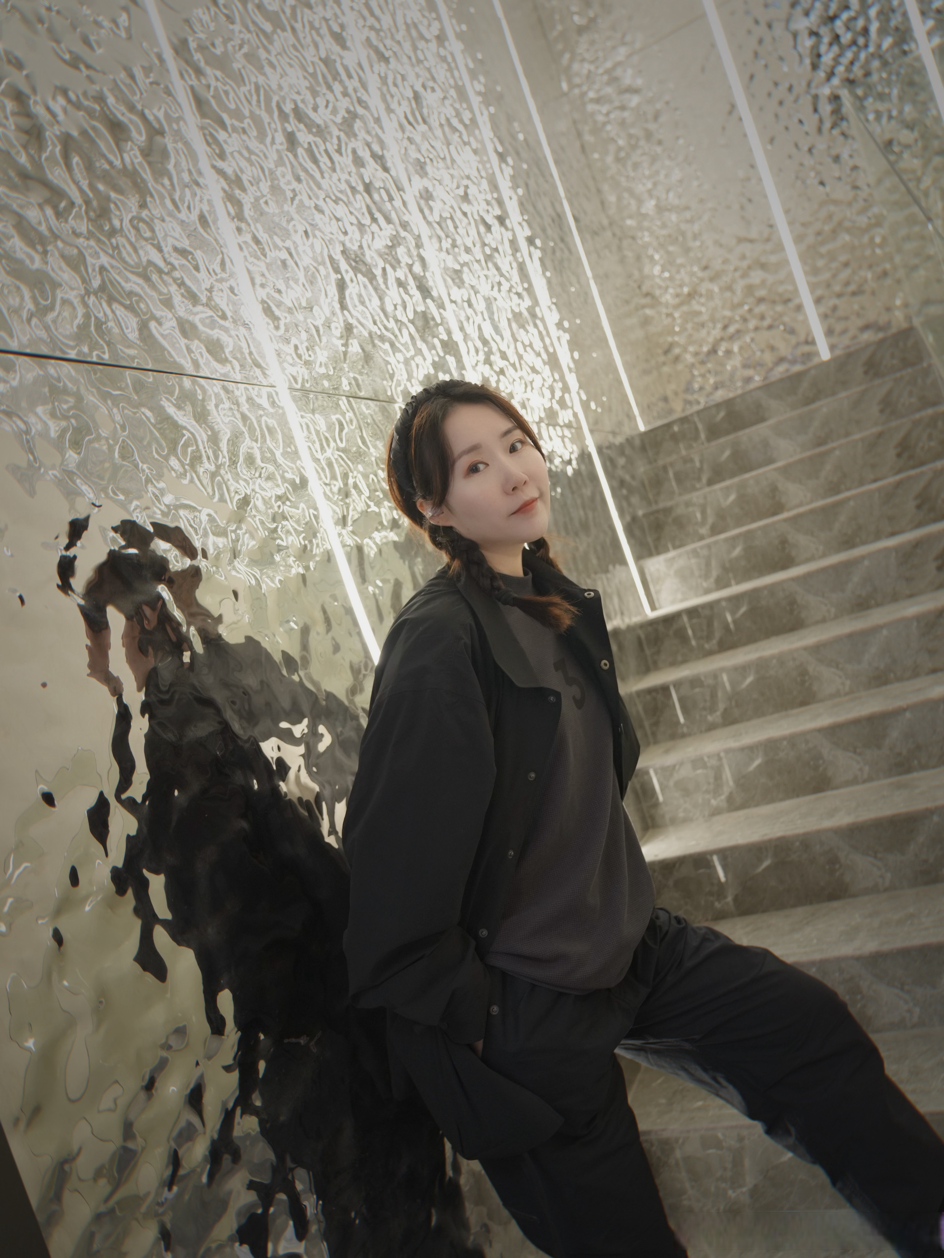 冬天的太阳时有时无 晒在身上的时候整个人暖洋洋 太阳躲起来的时候