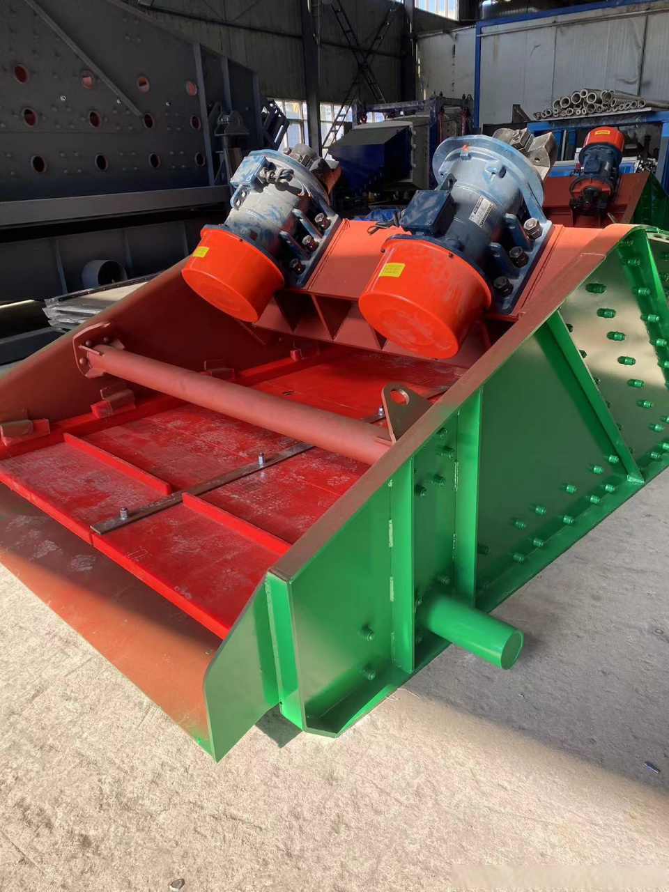 河沙振动筛细沙直线脱水筛高频筛选机高频振动筛频率可以调整,通过