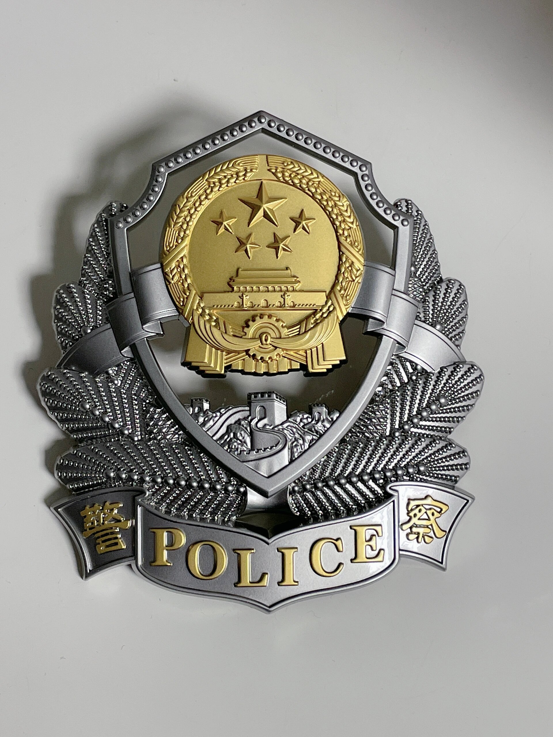 警礼服的帽徽,真好看呀