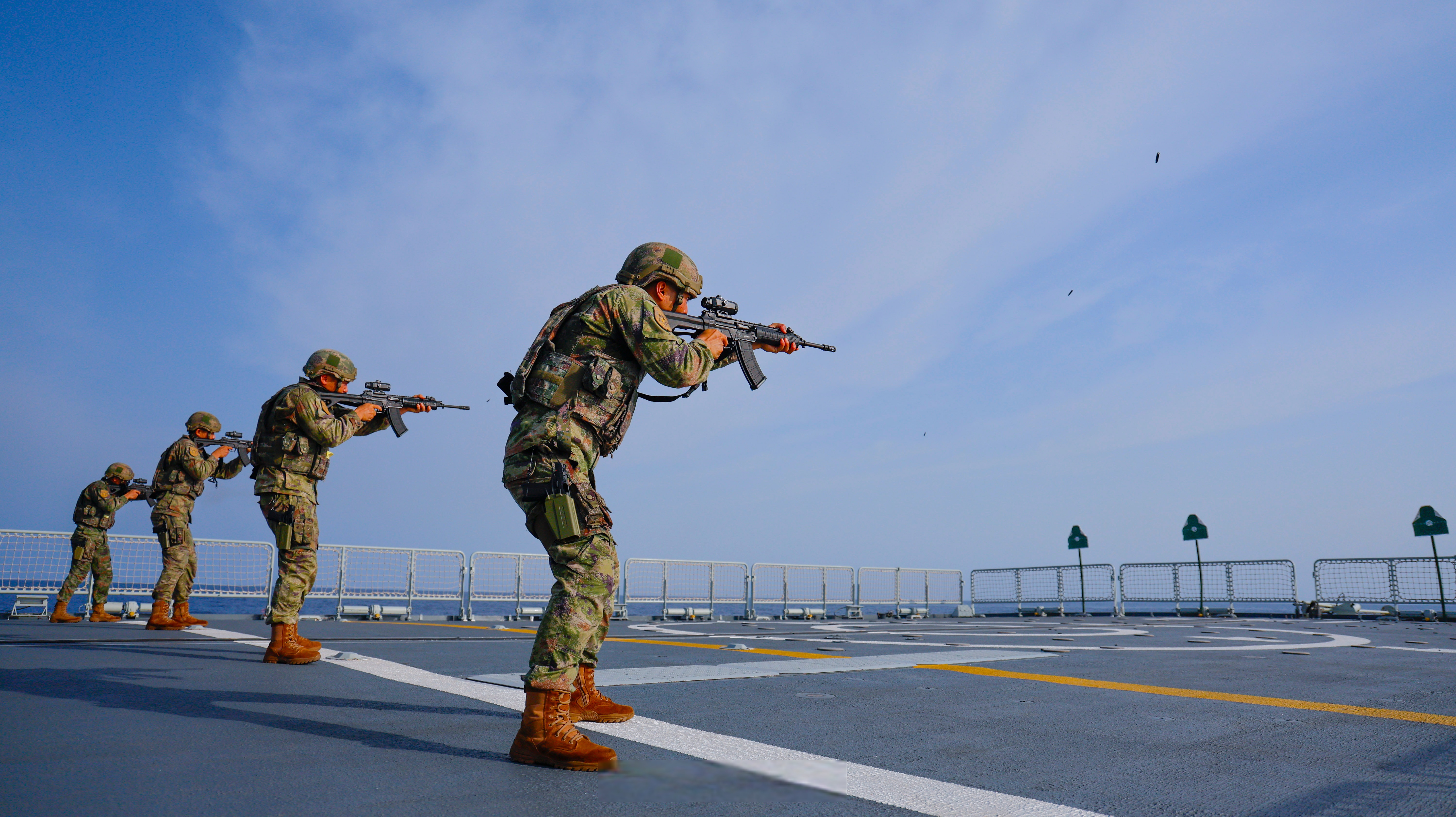 海军护航编队亚丁湾训练高清大图[给力]】连日来,在亚丁湾海域,海军第