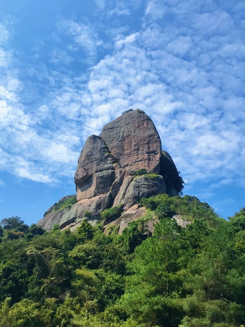 赣州·会昌·汉仙岩 4a级景区:丹霞仙境汉仙岩 景区位于"风景独好"的