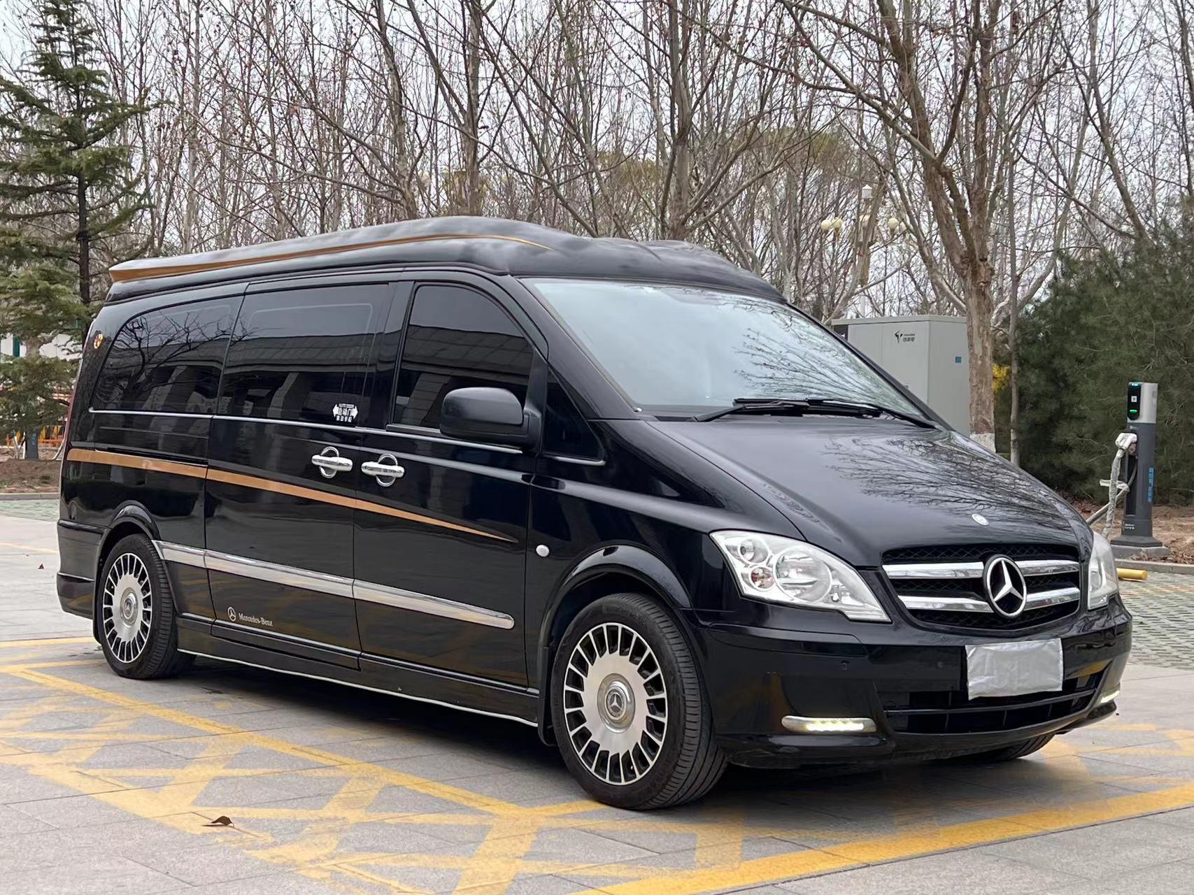 2013年奔驰高顶威霆房车,原厂改装,新车上路100万左右,升降电视机