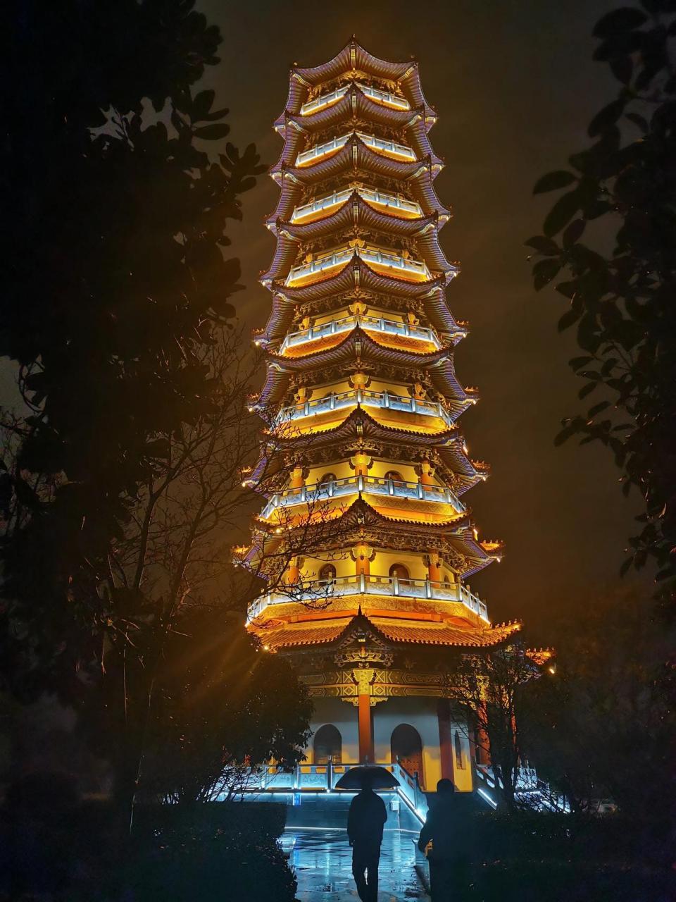 玲珑塔,塔玲珑古塔随拍 城市风光一瞬间