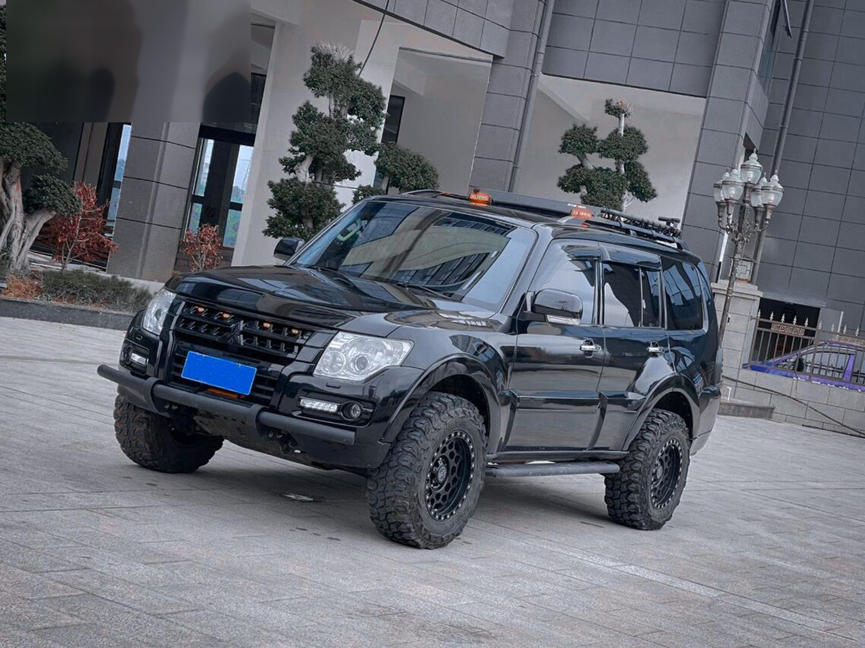 帕杰罗v97黑武士改装案例.升级mt泥地越野轮胎搭配负值轮毂