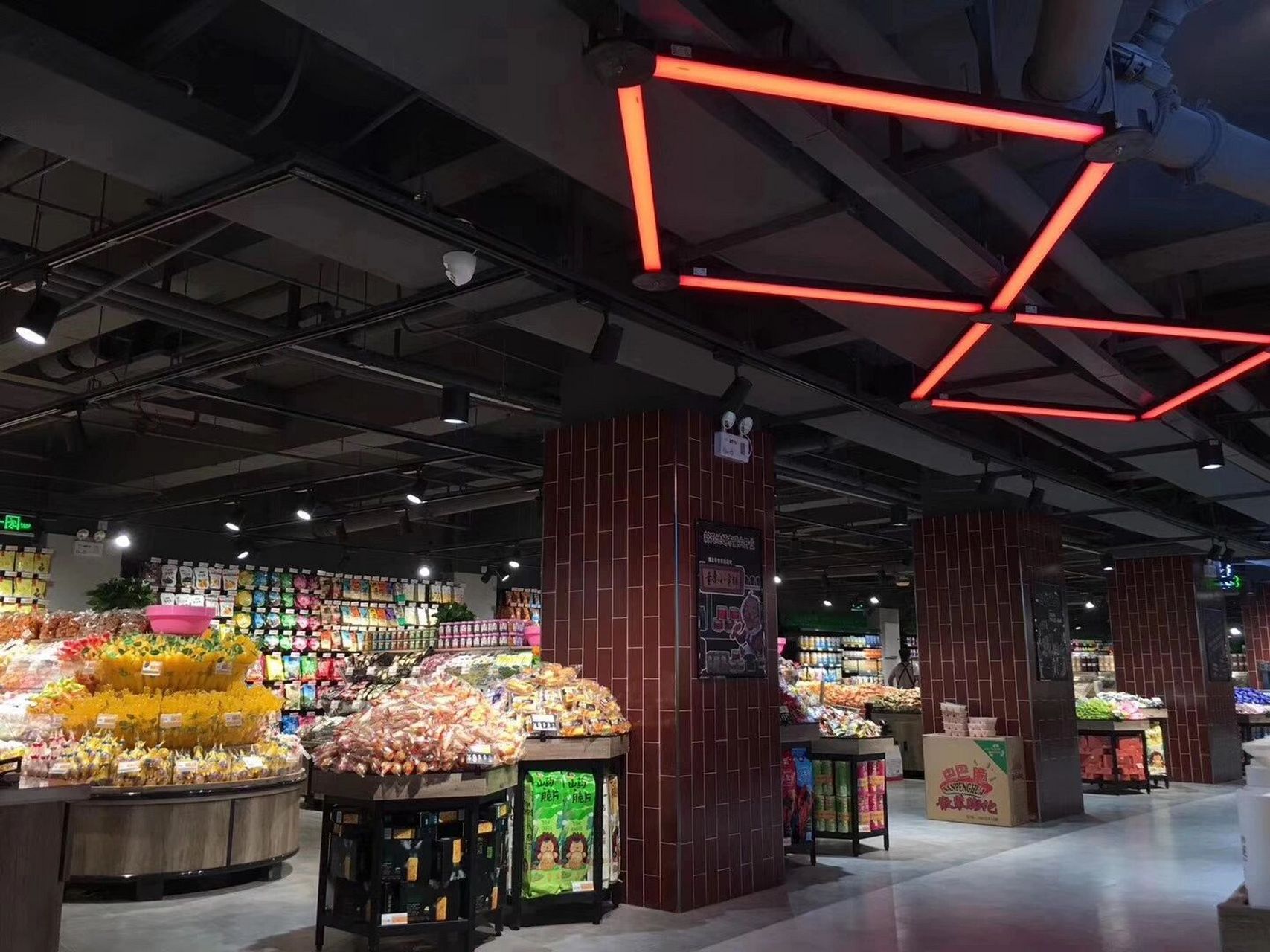 超市灯光怎么装?