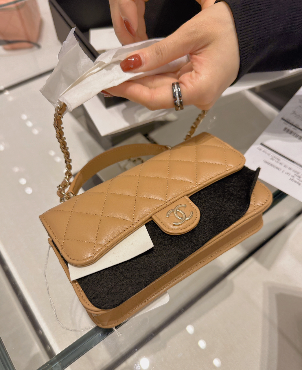 chanel cf mini handle手机包 奶茶色 chanel又出新款了谁能抵抗这