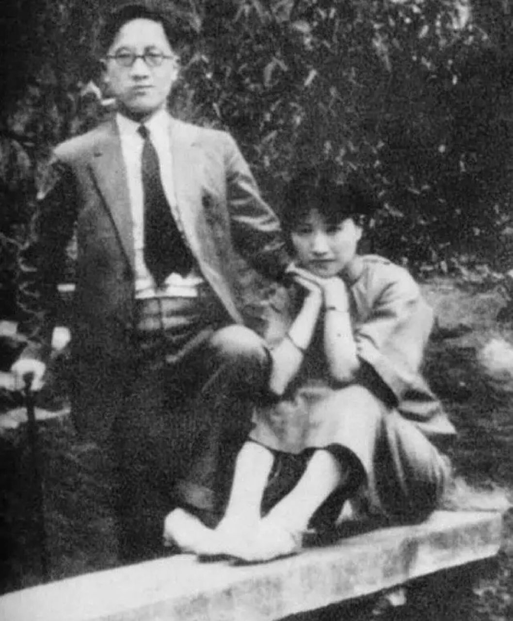 在徐志摩的爱情故事里,有三个女人,她们分别是父母包办型婚姻的原配